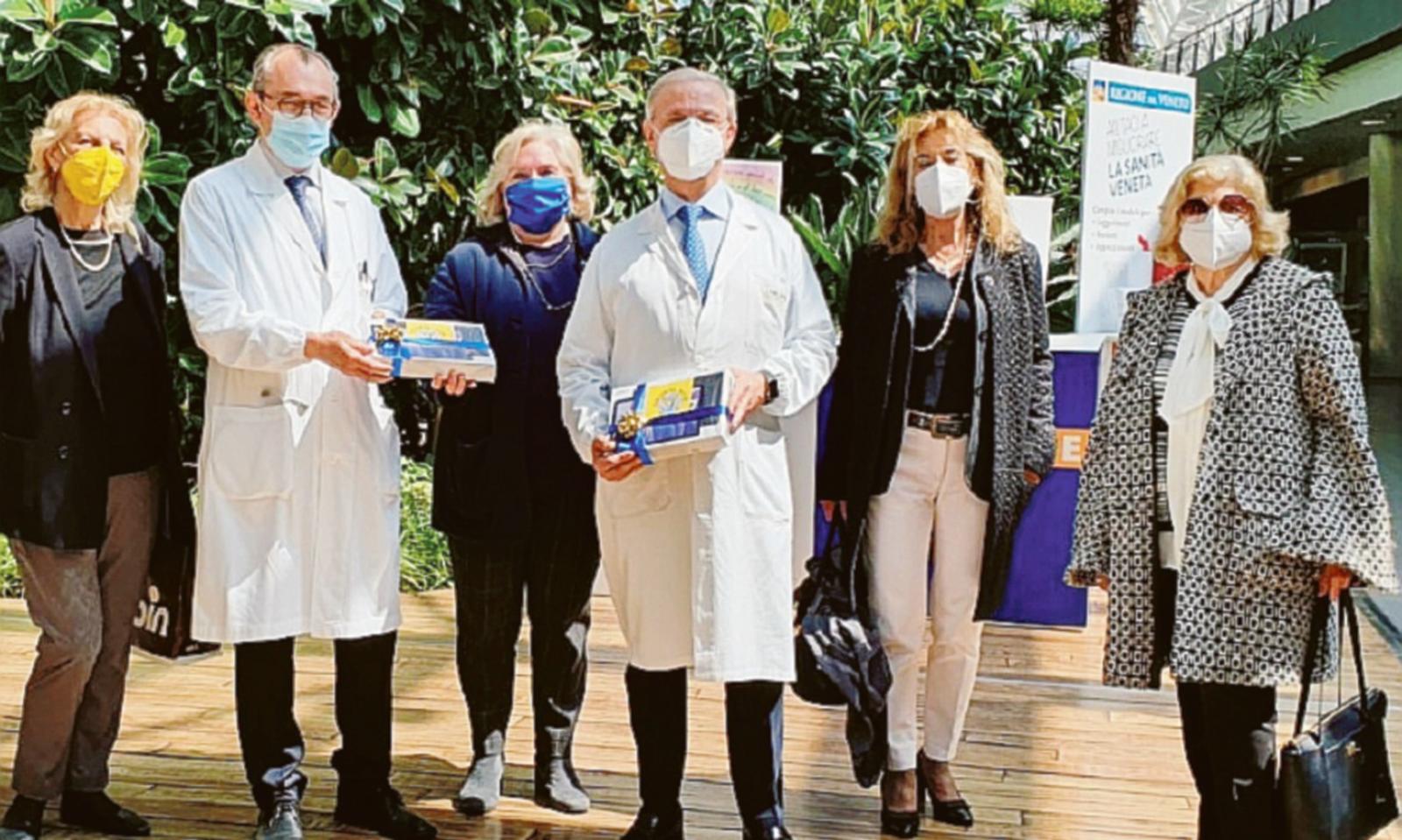 Due tablet regalati all'ospedale 