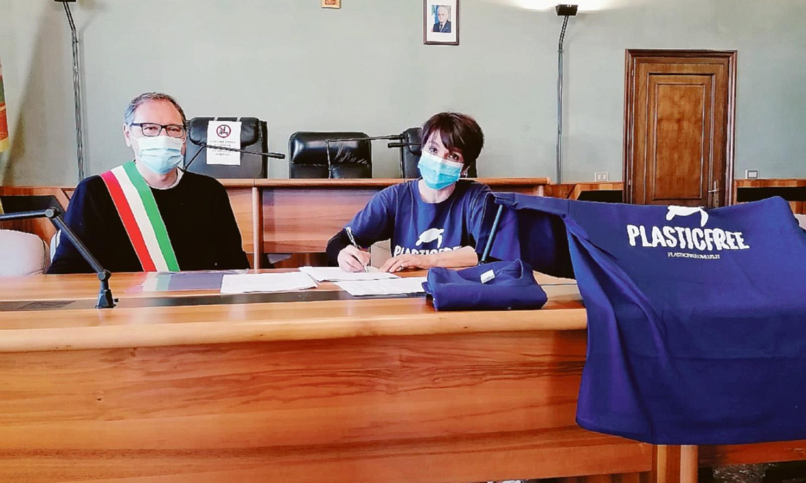 Prima la firma, poi tutti a pulire la citt&agrave;