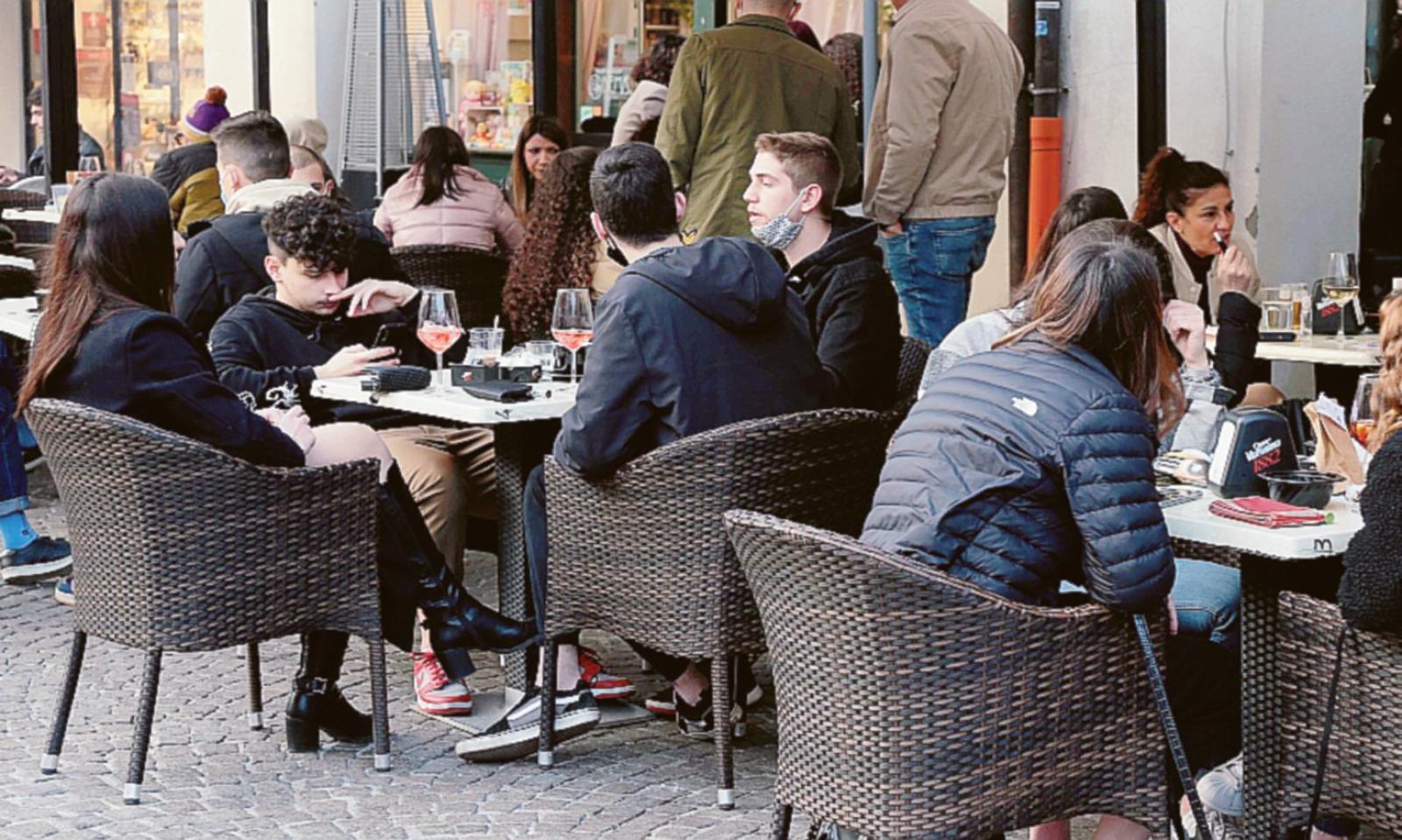 Addio al coprifuoco soft: &ldquo;Festa del Rugby banco di prova&rdquo;