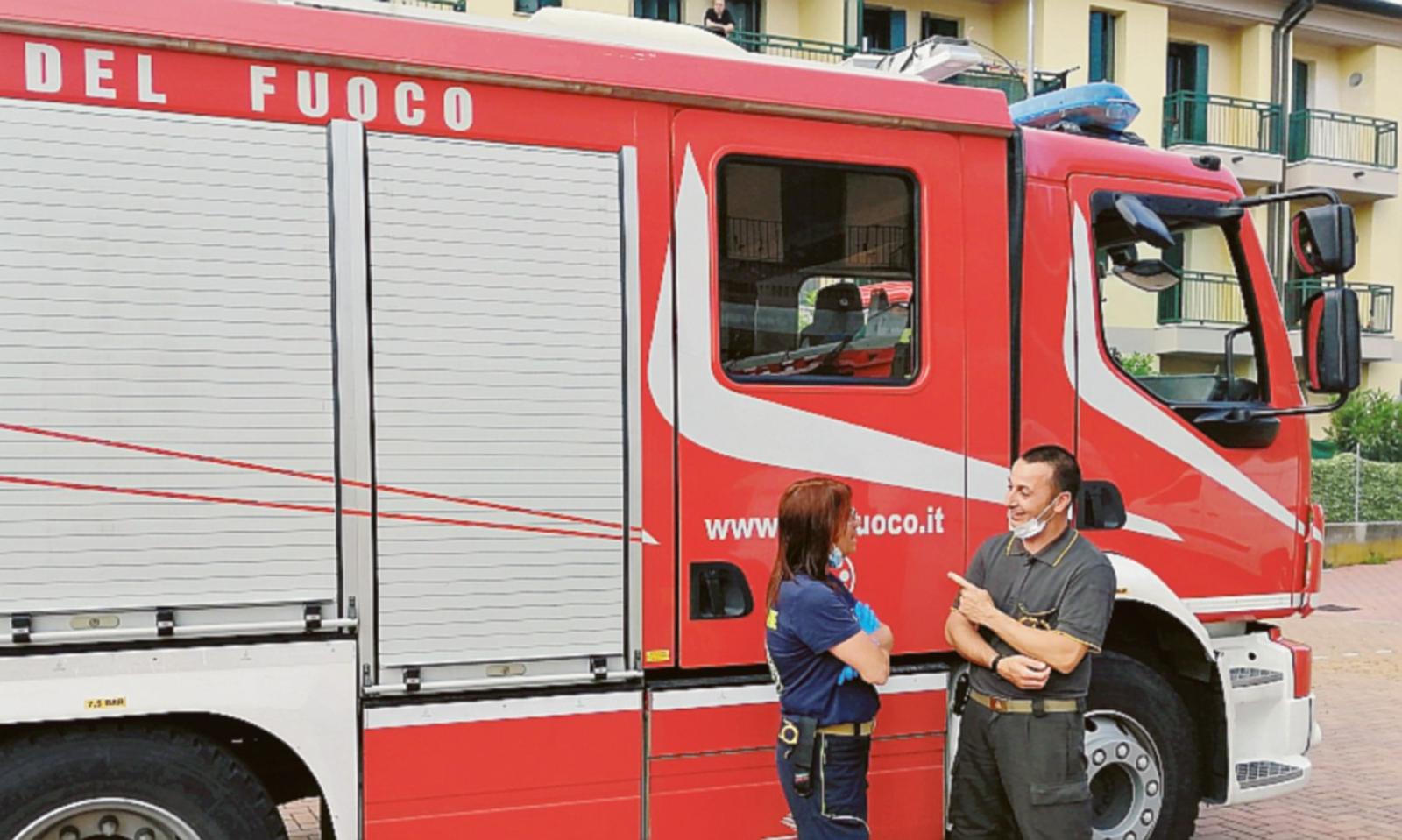 Rimane bloccato nell&rsquo;ascensore liberato grazie ai vigili del fuoco