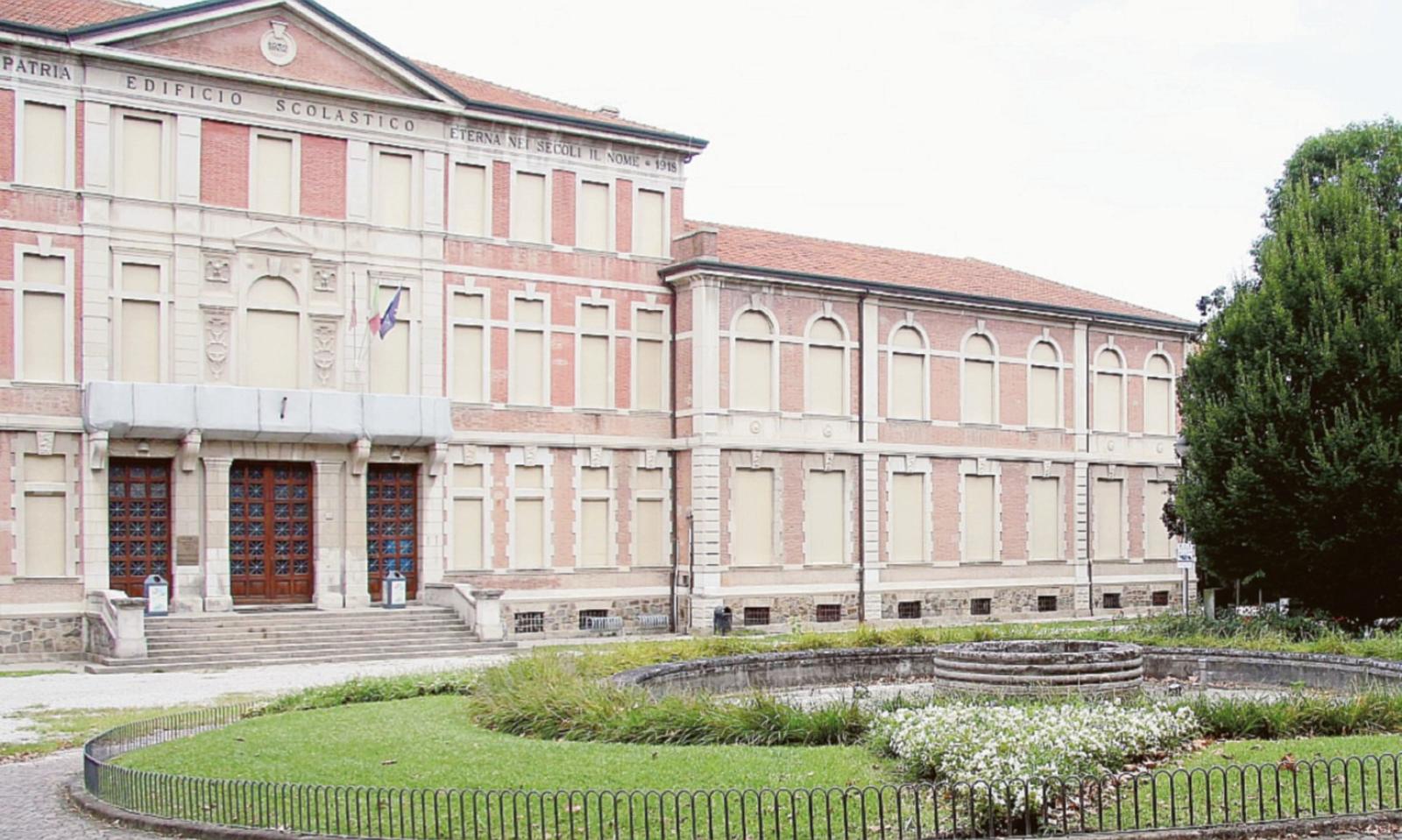 Vigili in via Marconi a primavera