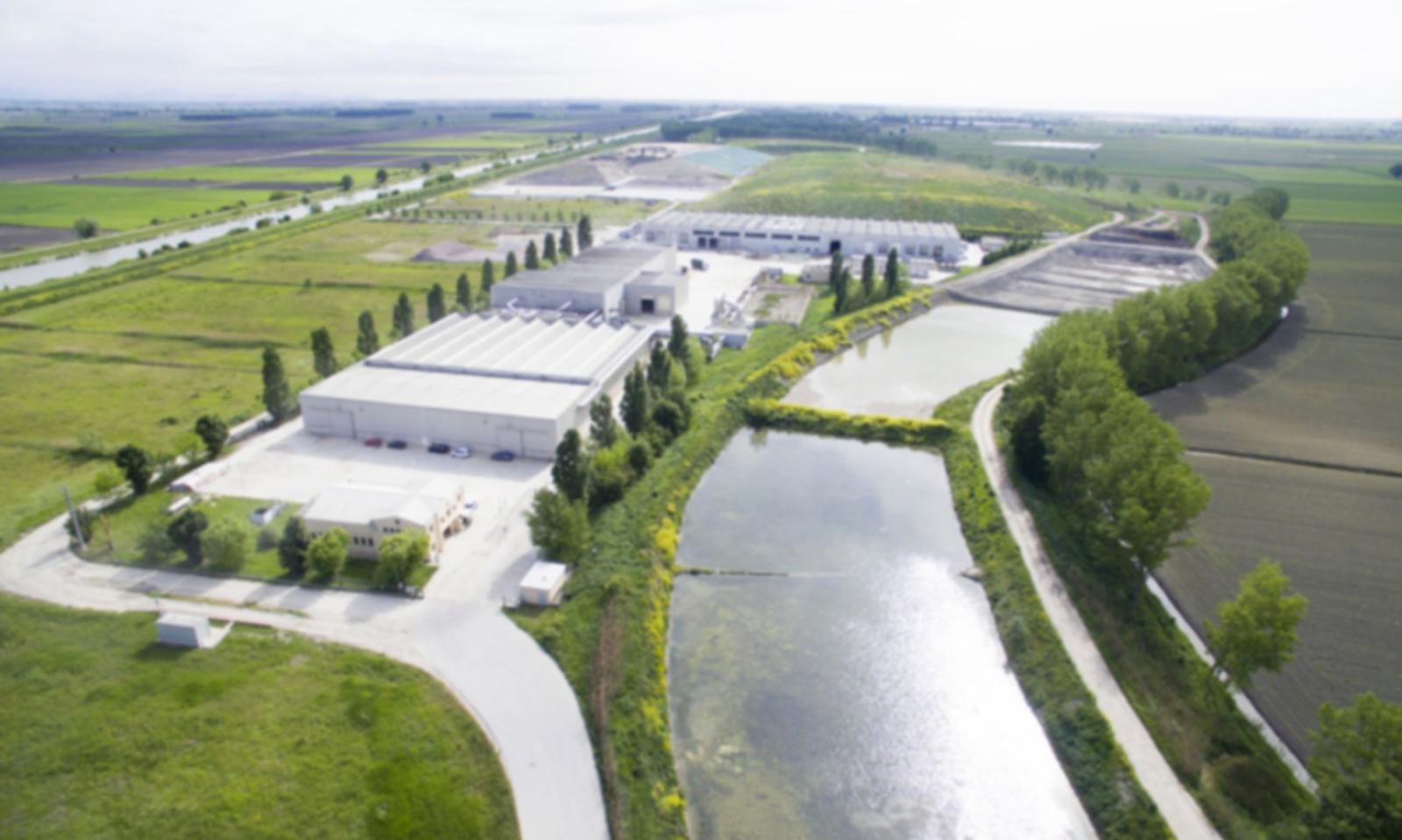 Rifiuti in fiamme, paura nei paesi