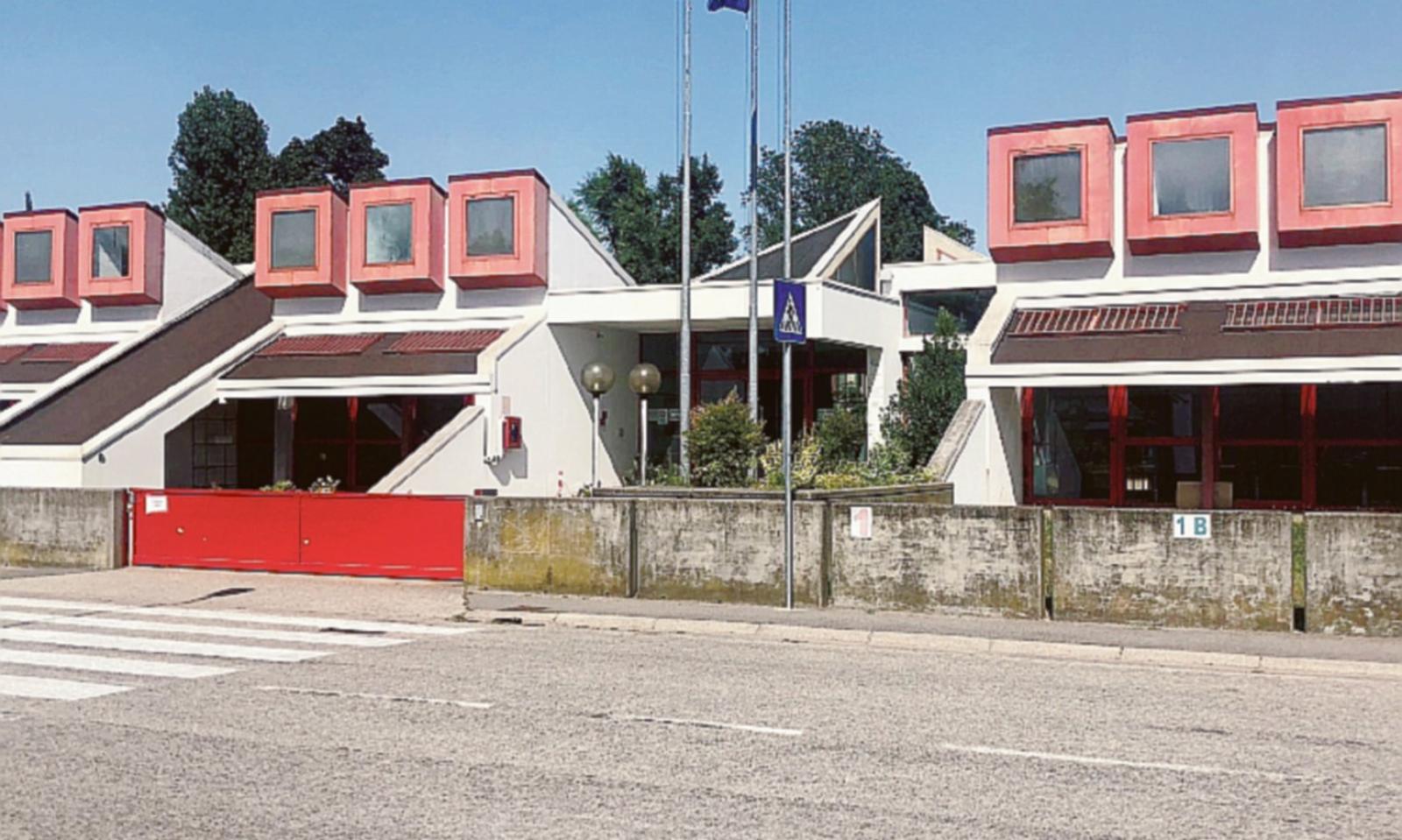 Raid alle scuole e alla casetta