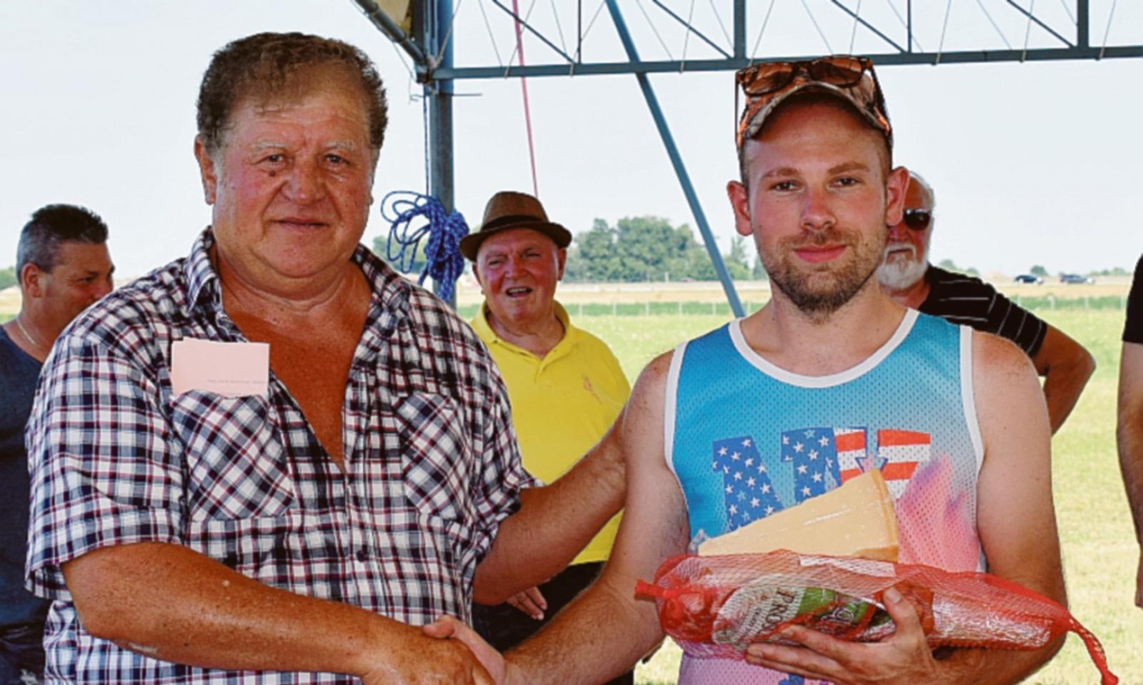 I vincitori della gara della &ldquo;salsiccia&rdquo;