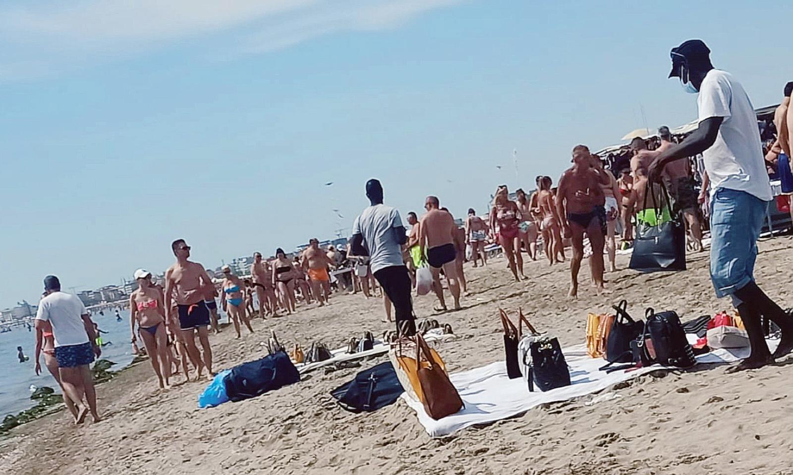 Abusivo aggredisce vigile urbano