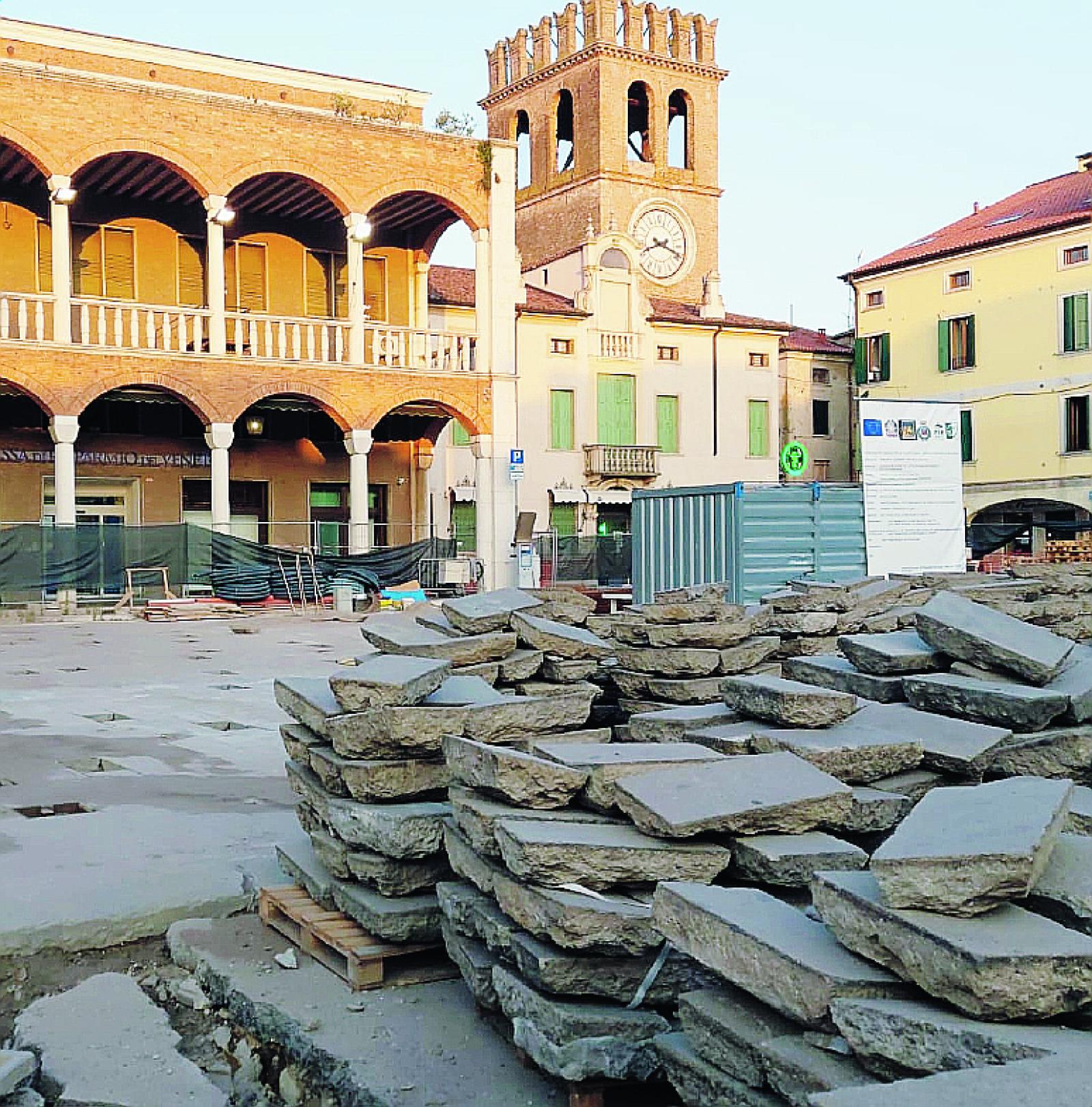 Piazza Risorgimento, il liston si avvia verso il giro di boa