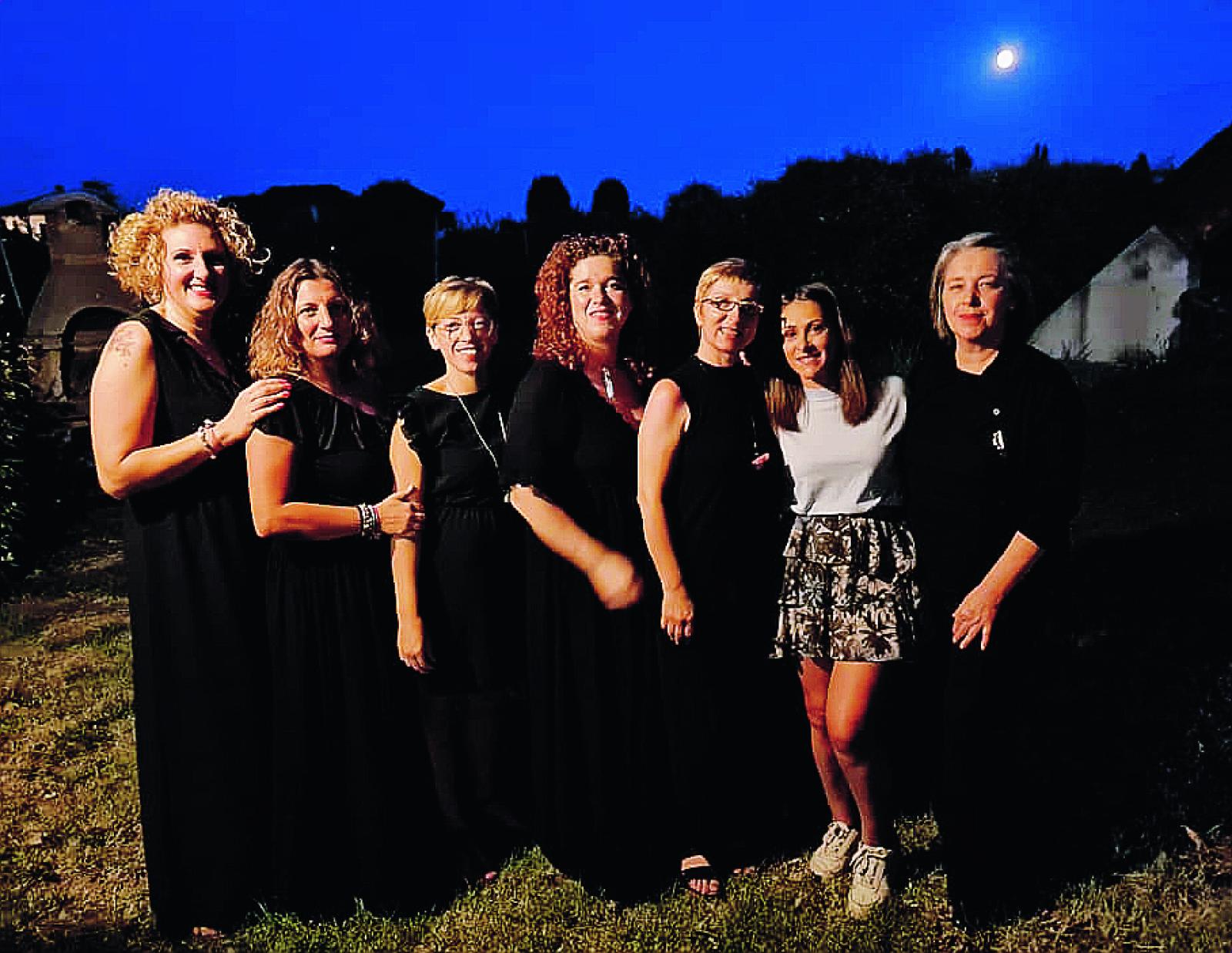 &ldquo;Cantantesse&rdquo; e Vespe