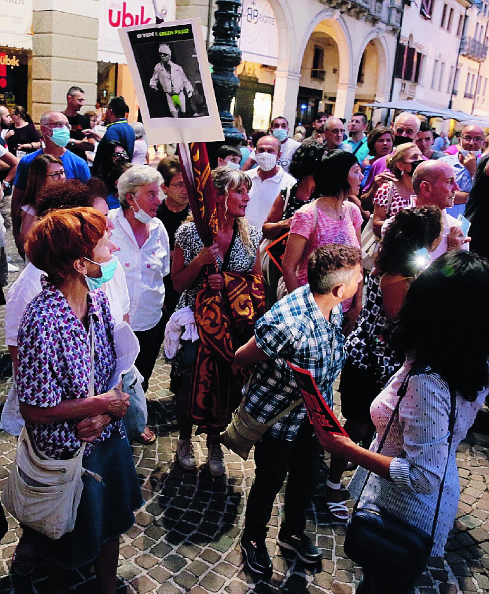 In 150 No pass gridano &ldquo;libert&agrave;&rdquo;