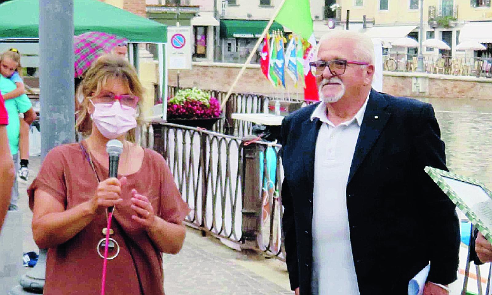 Passeggiata con nonne e nipoti