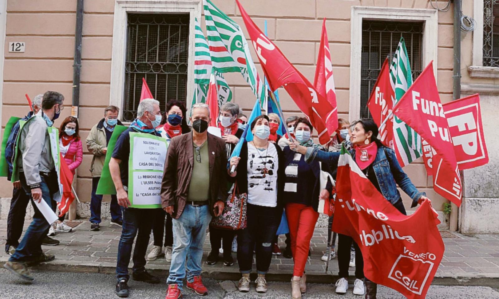 Lavoratori in stato di agitazione: "Rette troppo alte, situazione economica disastrosa"