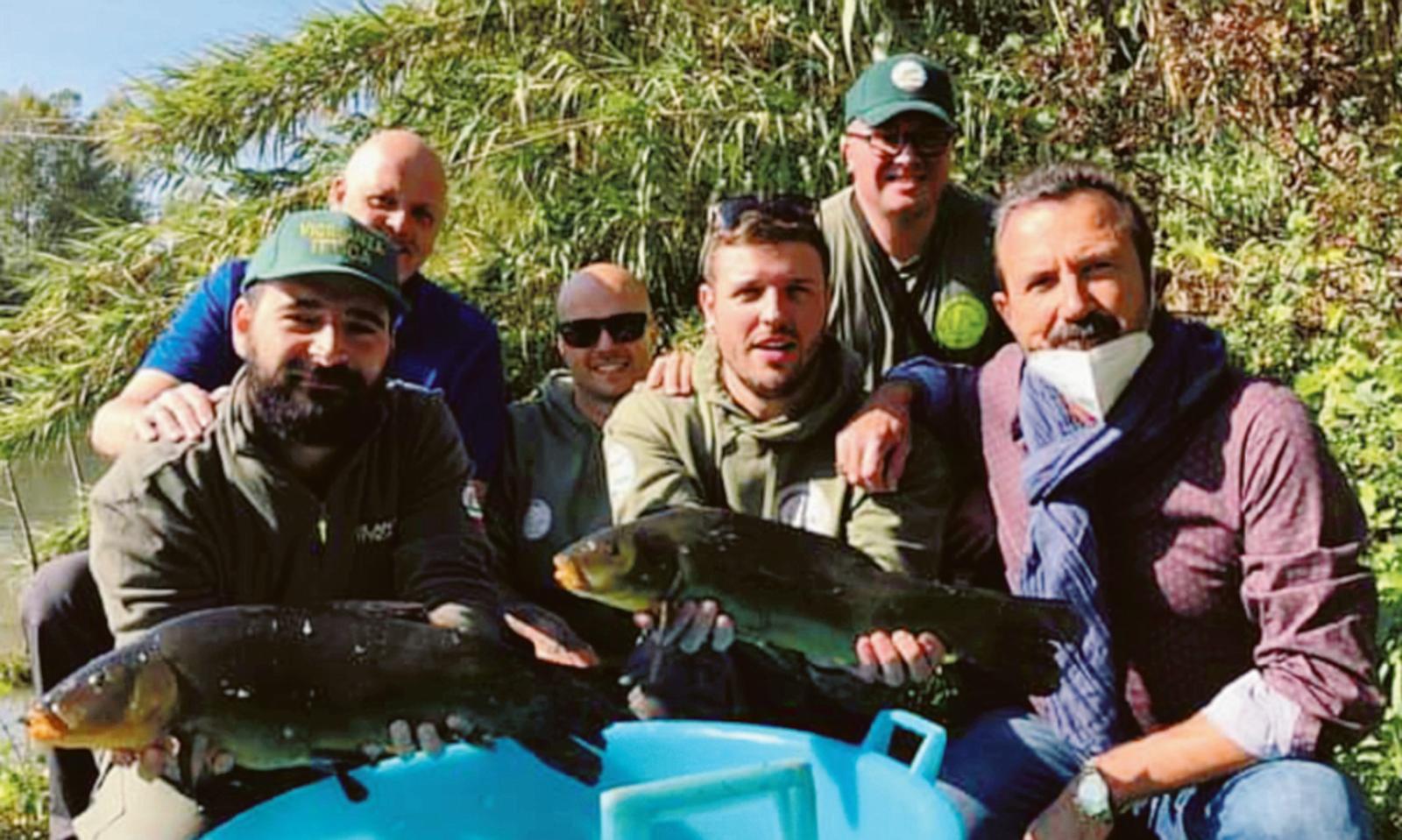 Mezza tonnellata di tinche nei fiumi