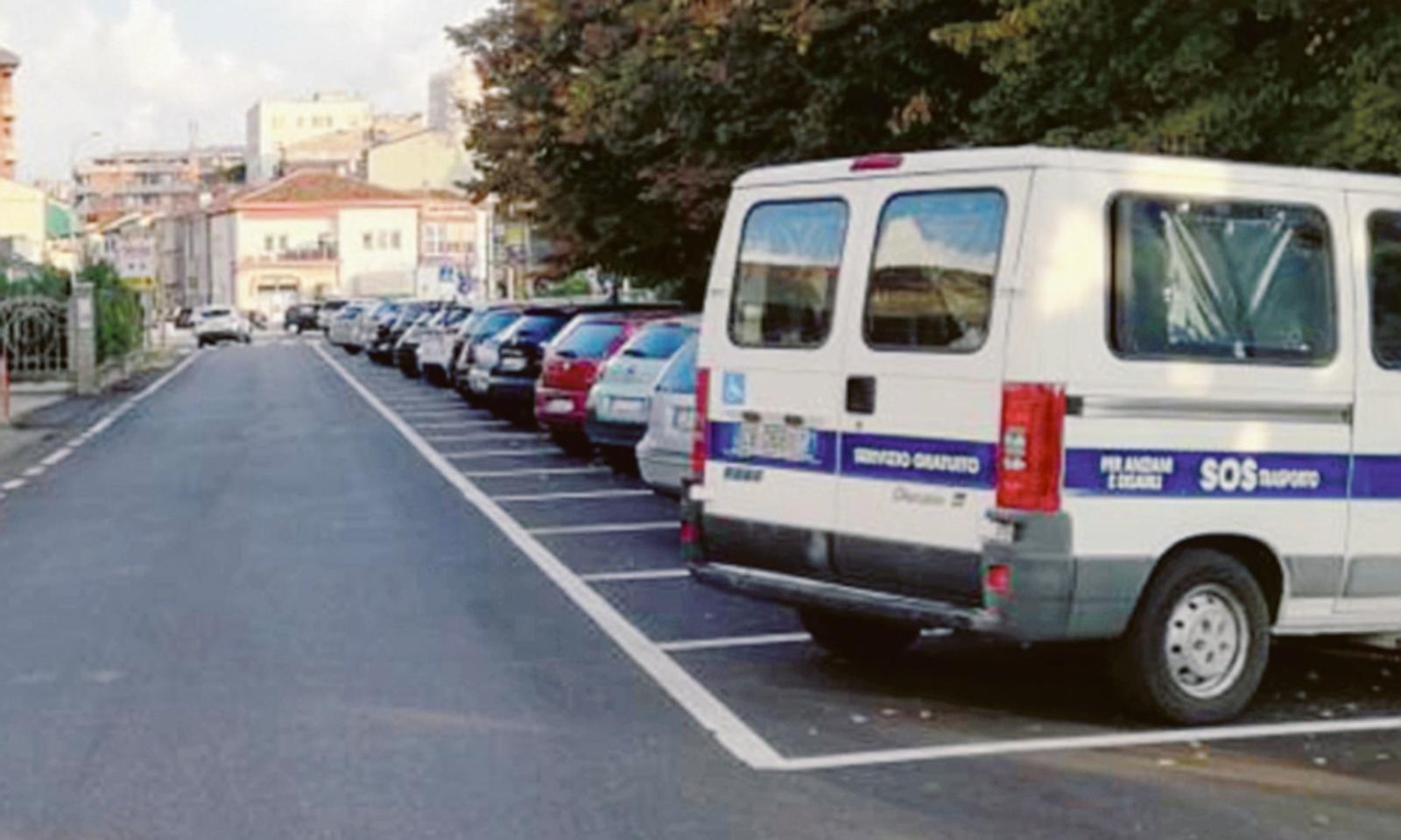 &ldquo;Parcheggi a disco orario nella strada della stazione&rdquo;
