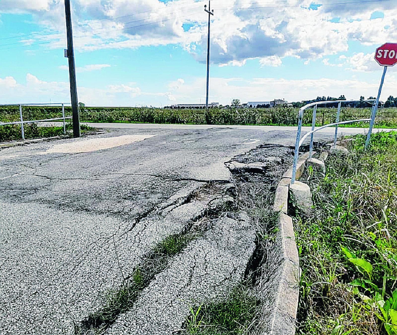 A San Pietro, strada per il cimitero in condizioni pietose