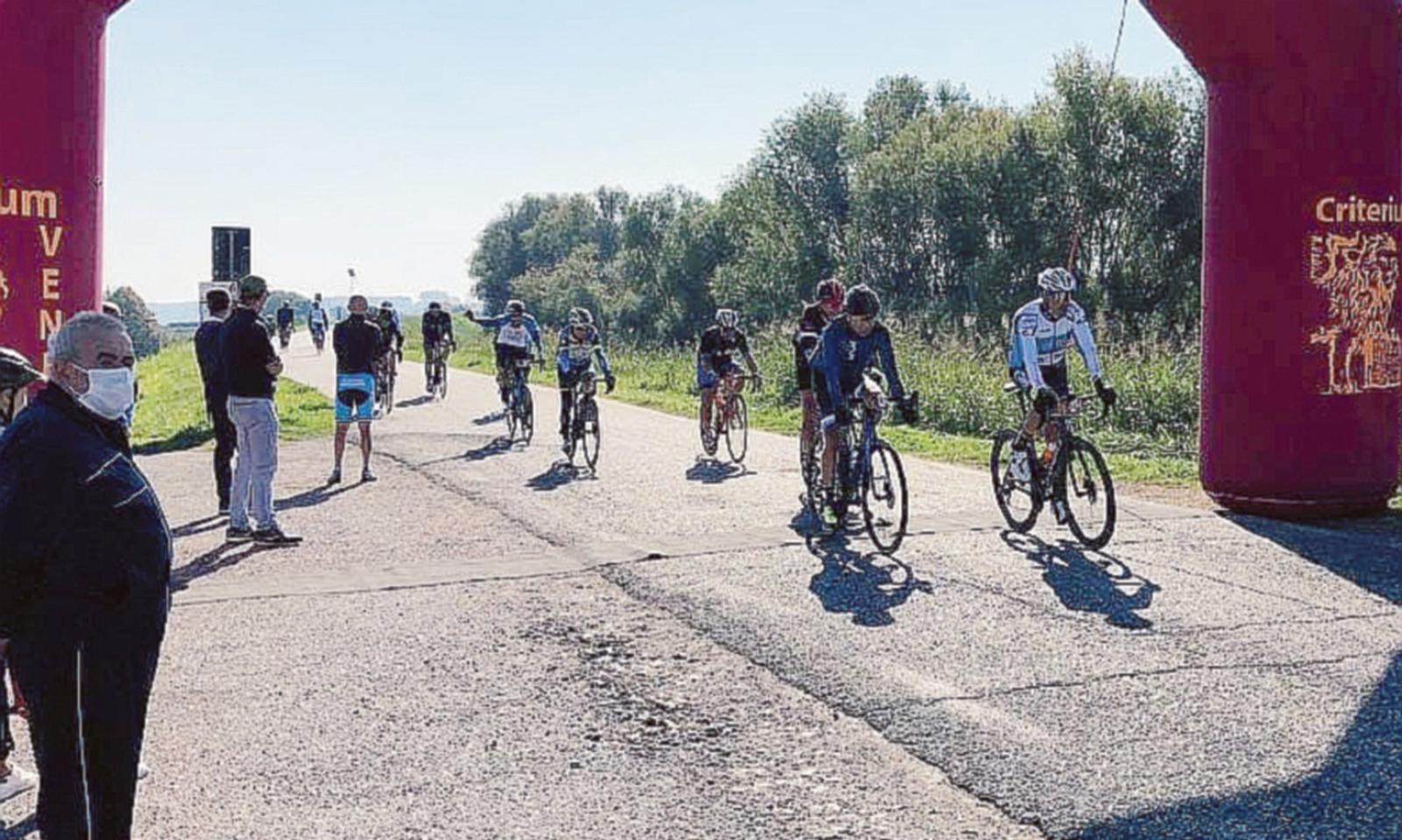 In bici per ricordare Elisa