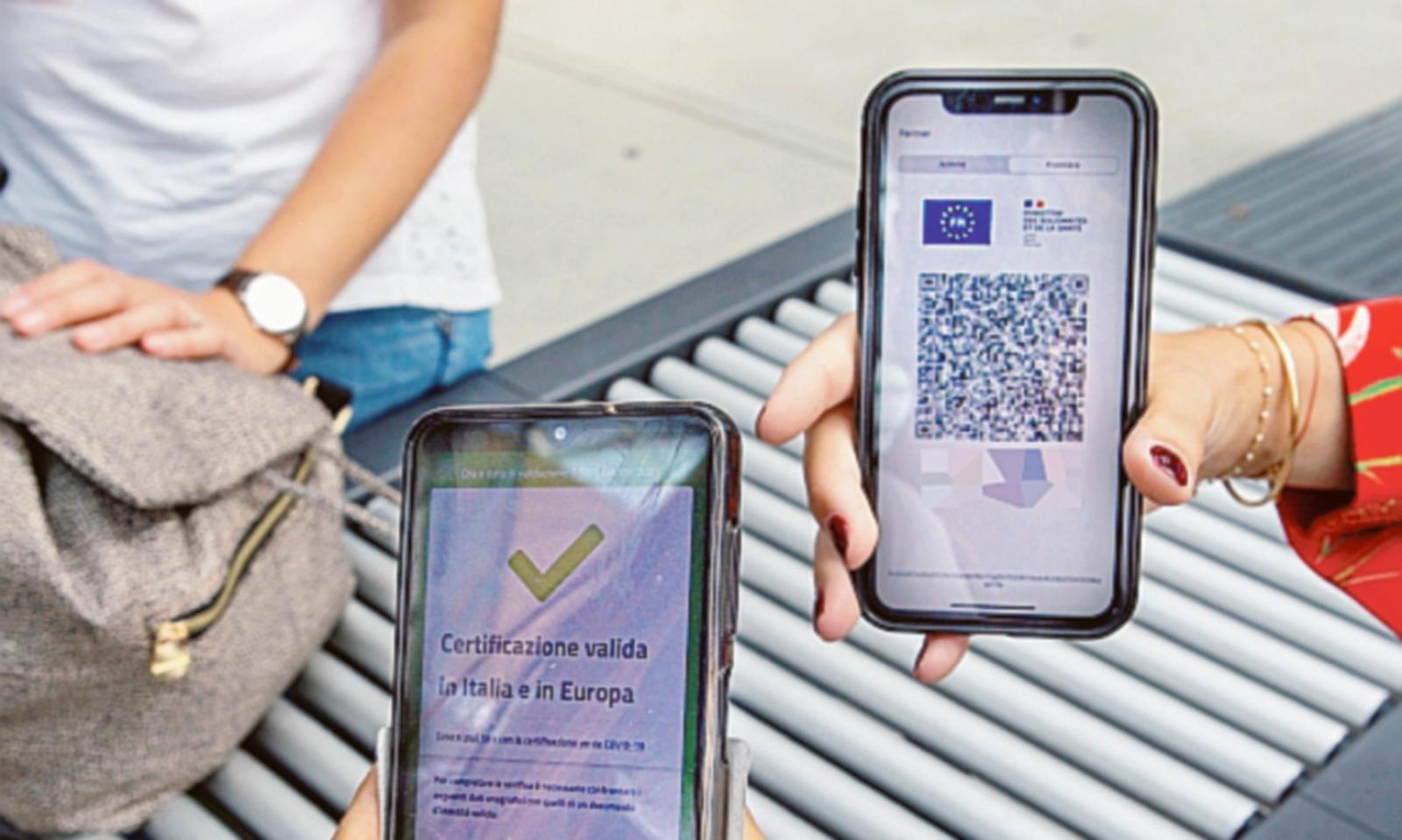 Il timore di vedersi congelato il salario fa correre molti a vaccinarsi o tamponarsi