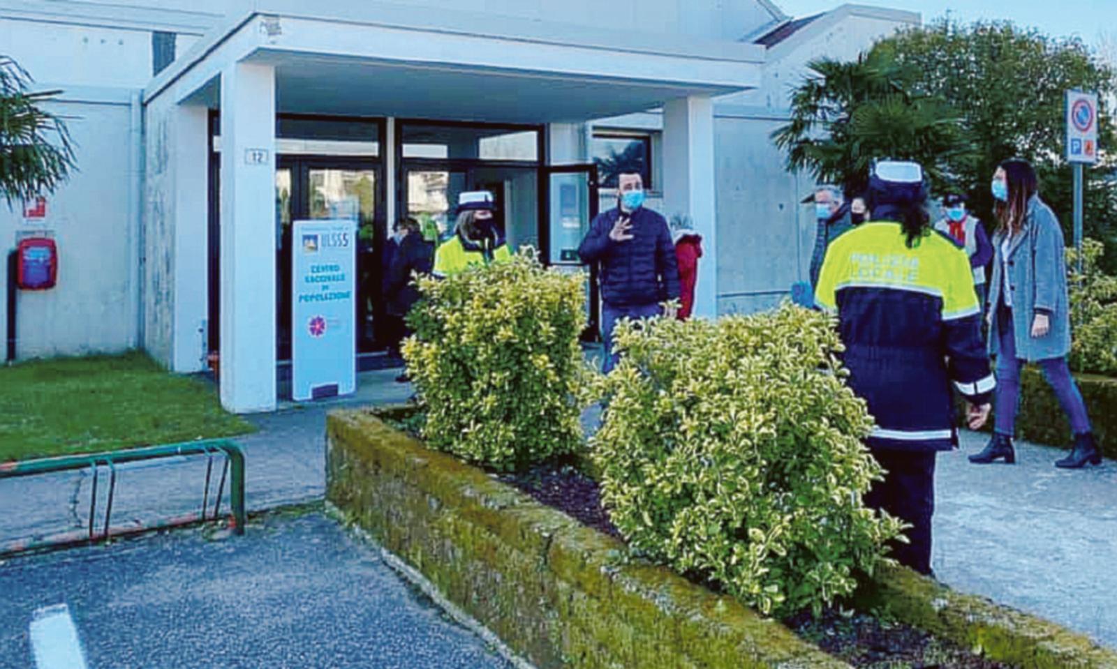 Il centro vaccinale al Palazzetto resta attivo