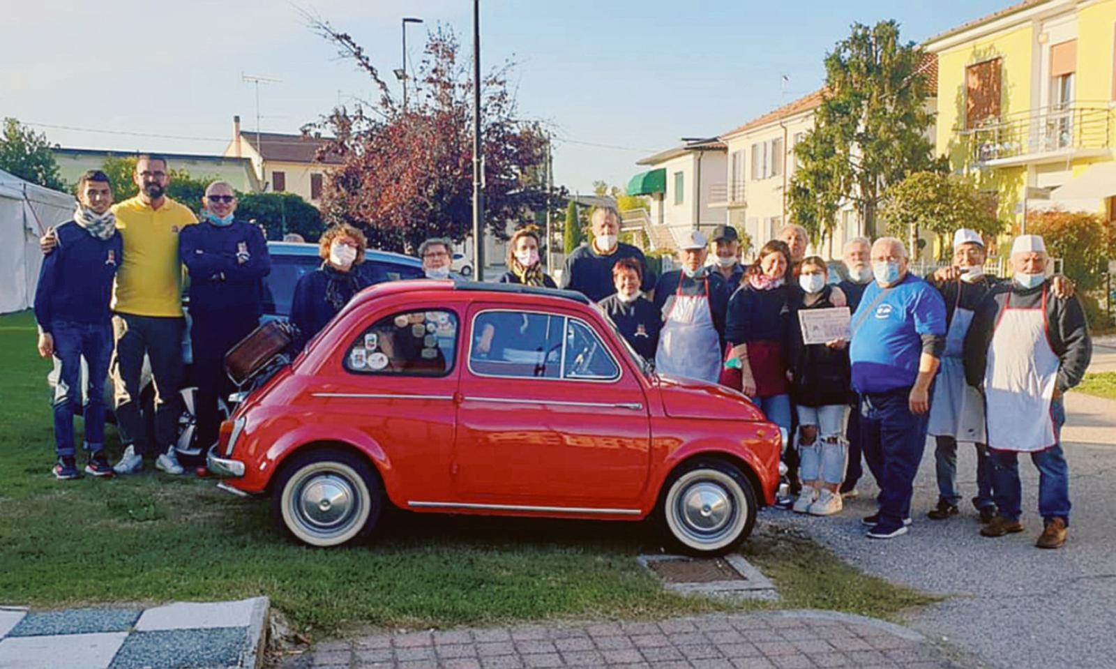 Un autoraduno di Fiat 500 da record