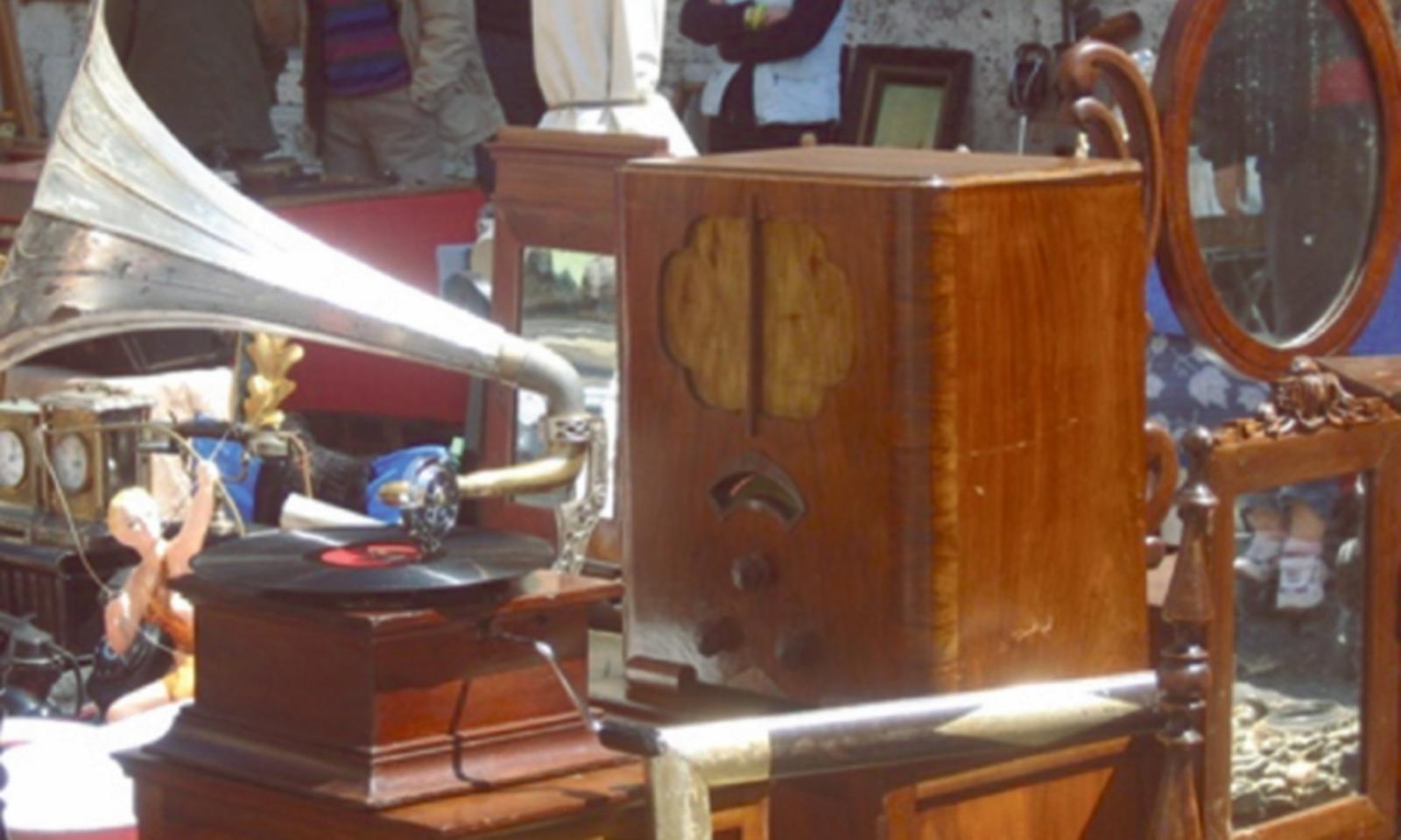 Antiquariato, domenica c&rsquo;&egrave; il mercatino