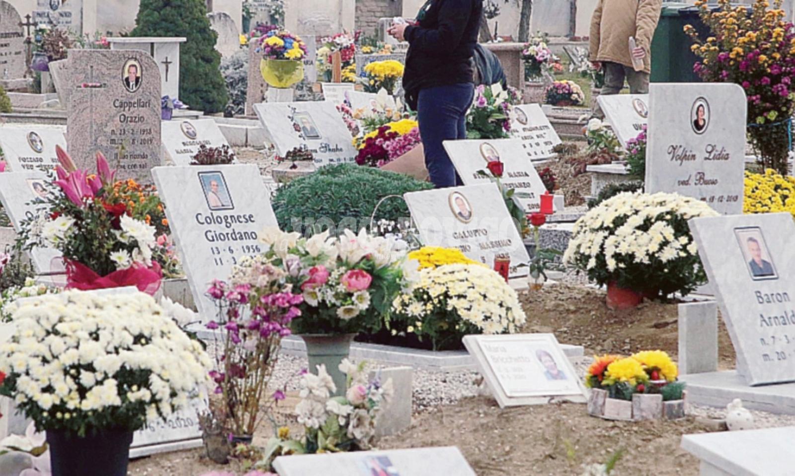 Un fiore per i nostri defunti