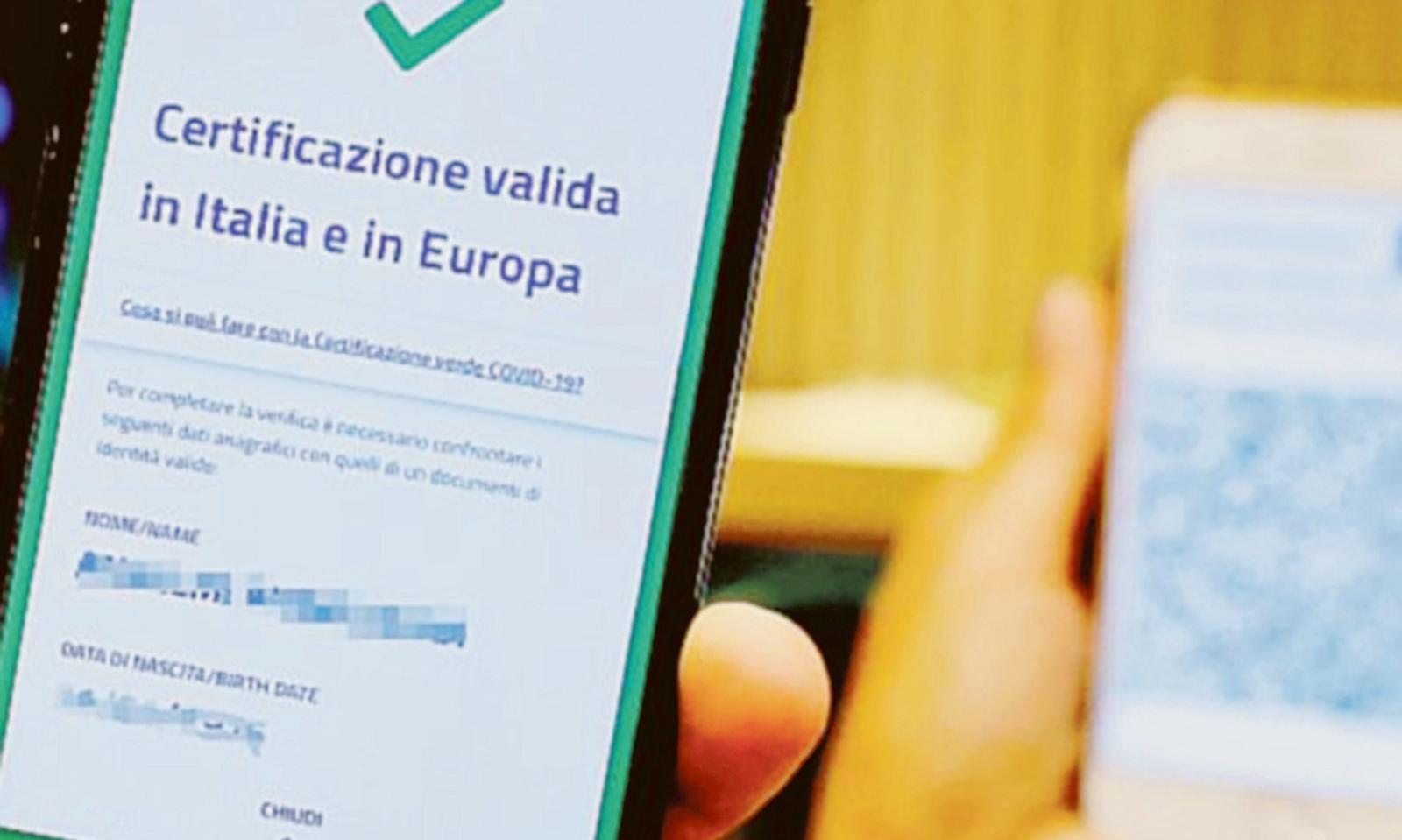 &ldquo;Green pass solo ai vaccinati&rdquo;