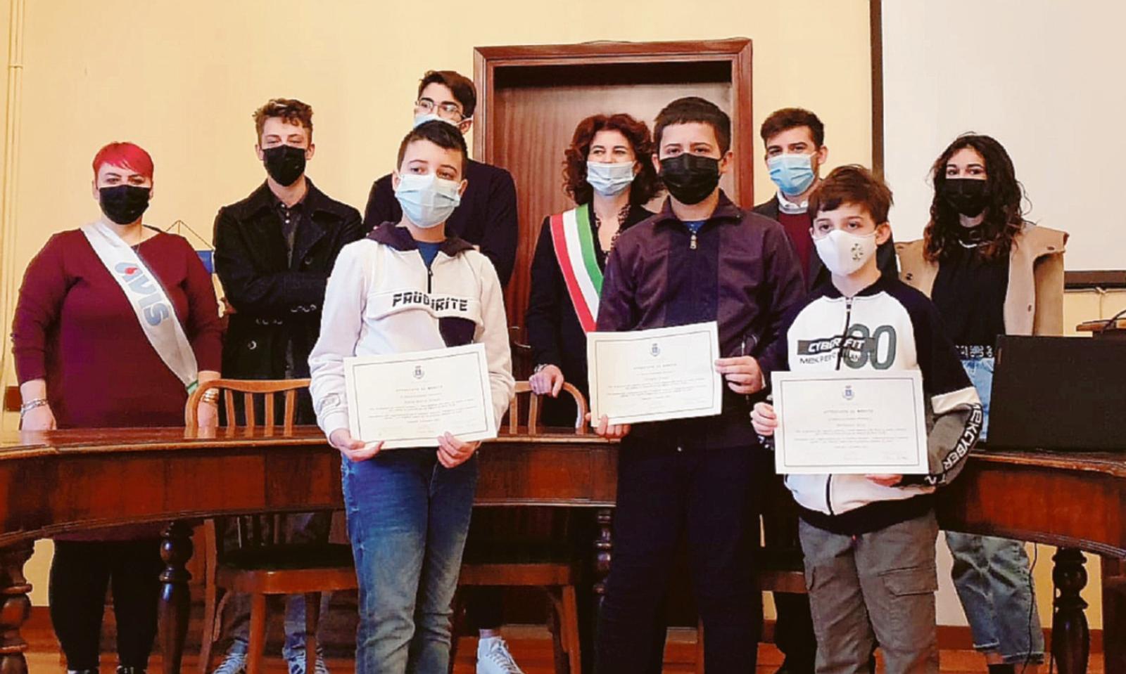 Borsa di studio agli alunni pi&ugrave; bravi