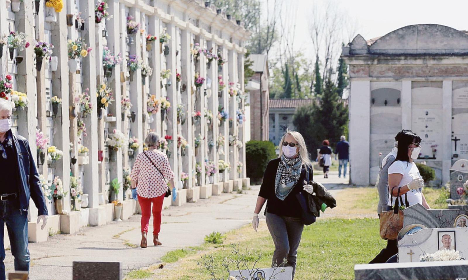 Cimitero, un buco coi debiti attorno