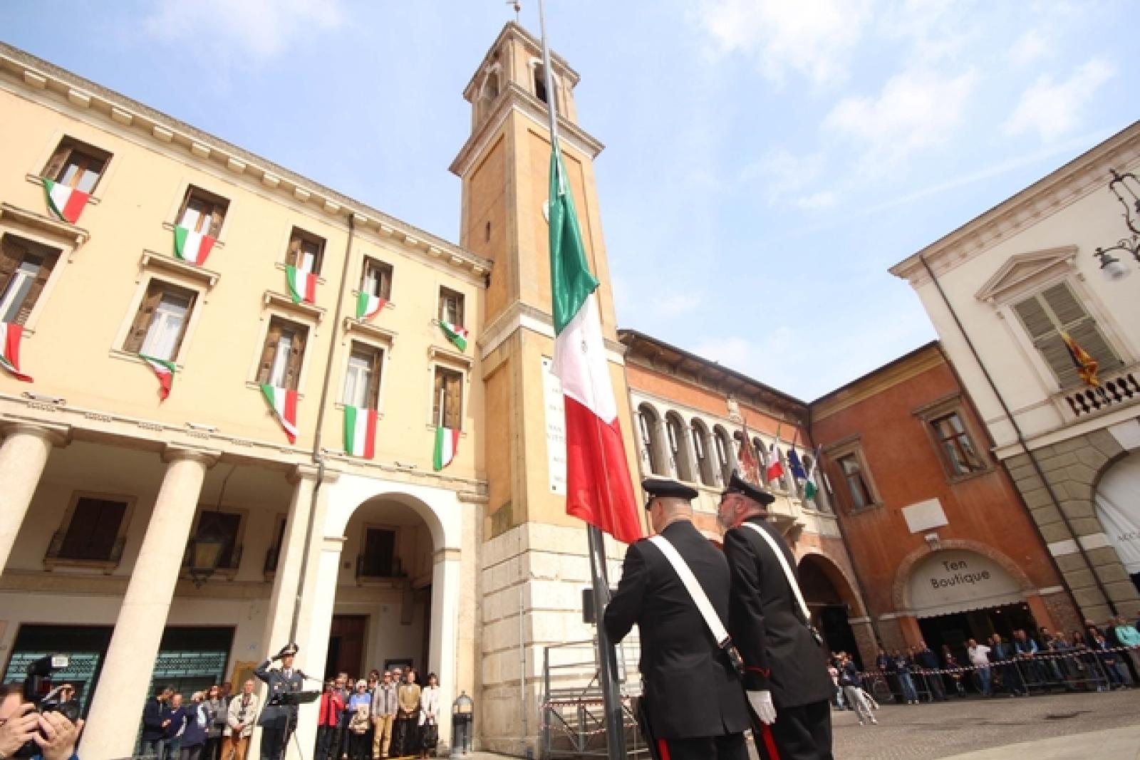 25 Aprile Piazza Vittorio Emanuele II 9