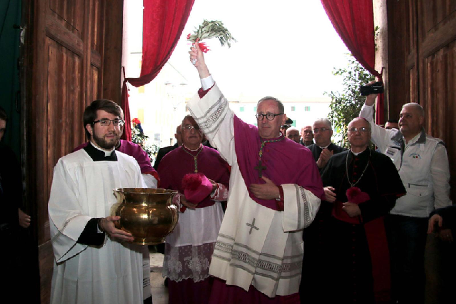 La messa del vescovo per ricordare Papa Benedetto XVI