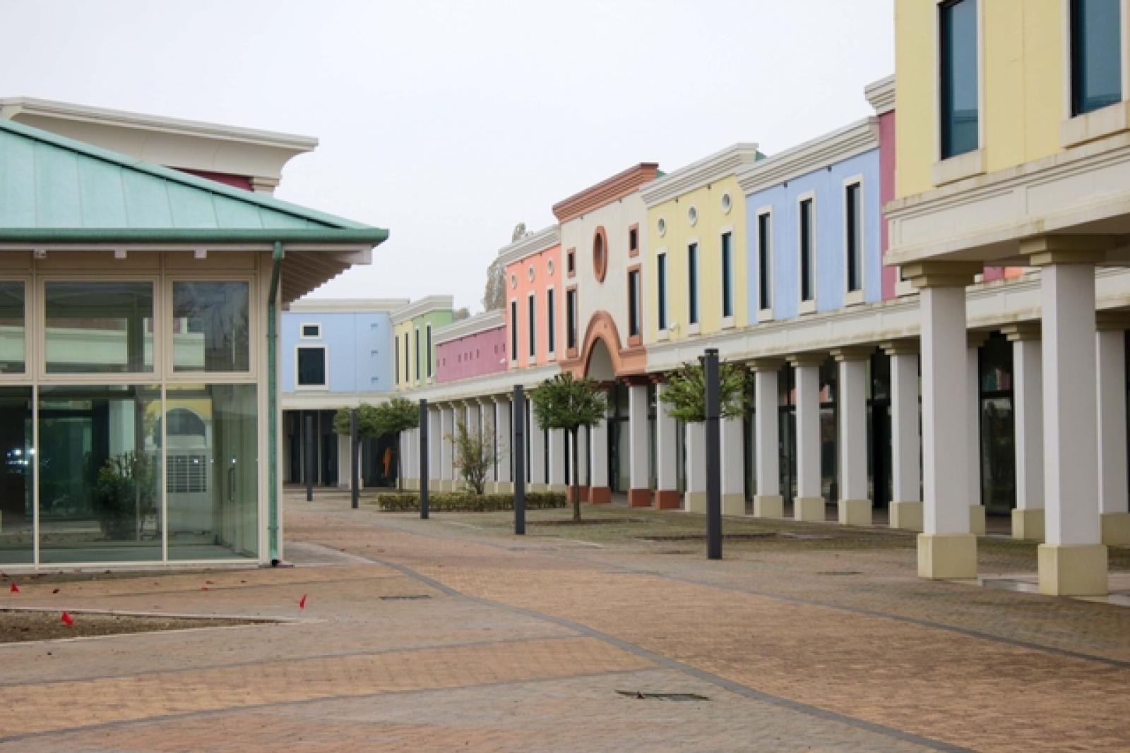 Outlet, arrivano gli americani: acquisto entro luglio a prezzo di... saldo!