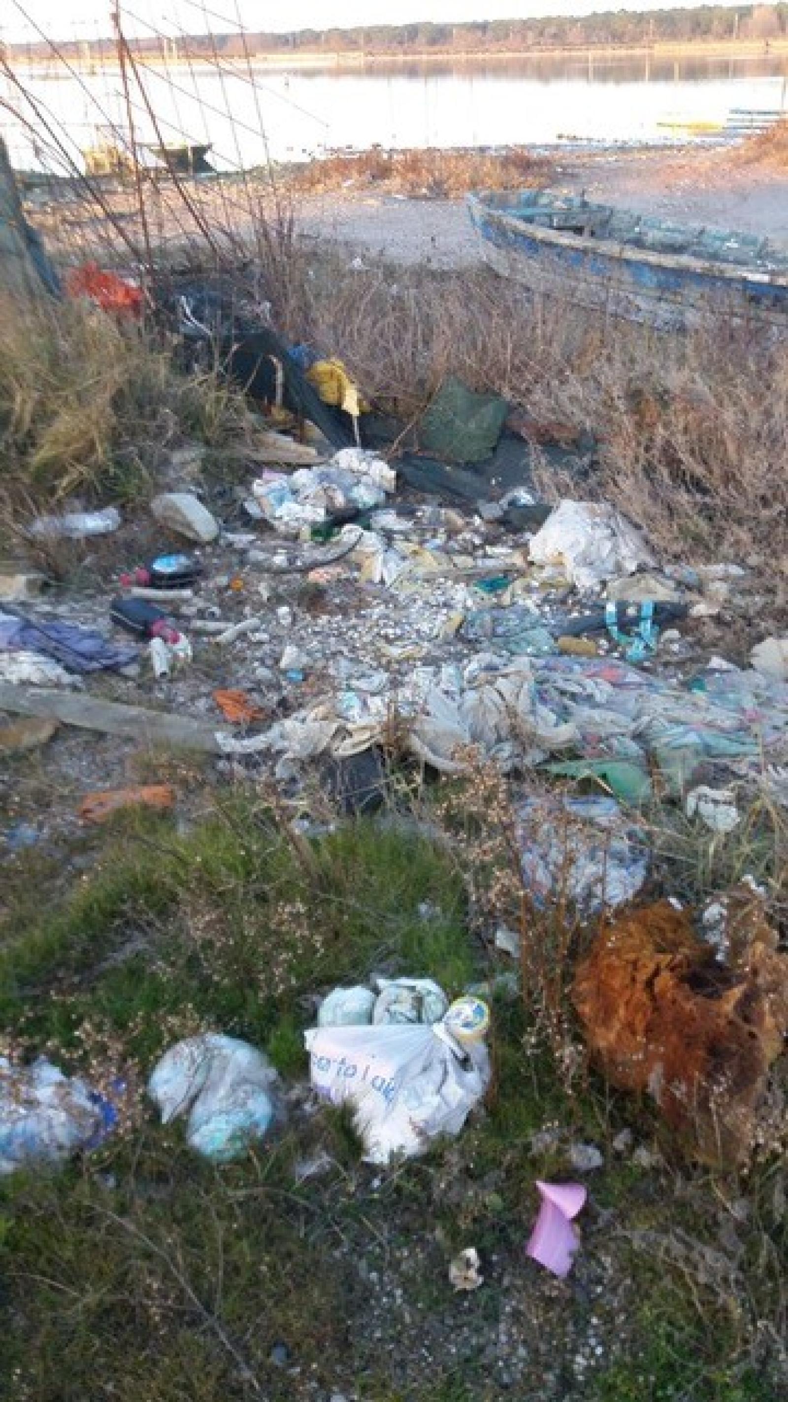 rifiuti porto caleri1