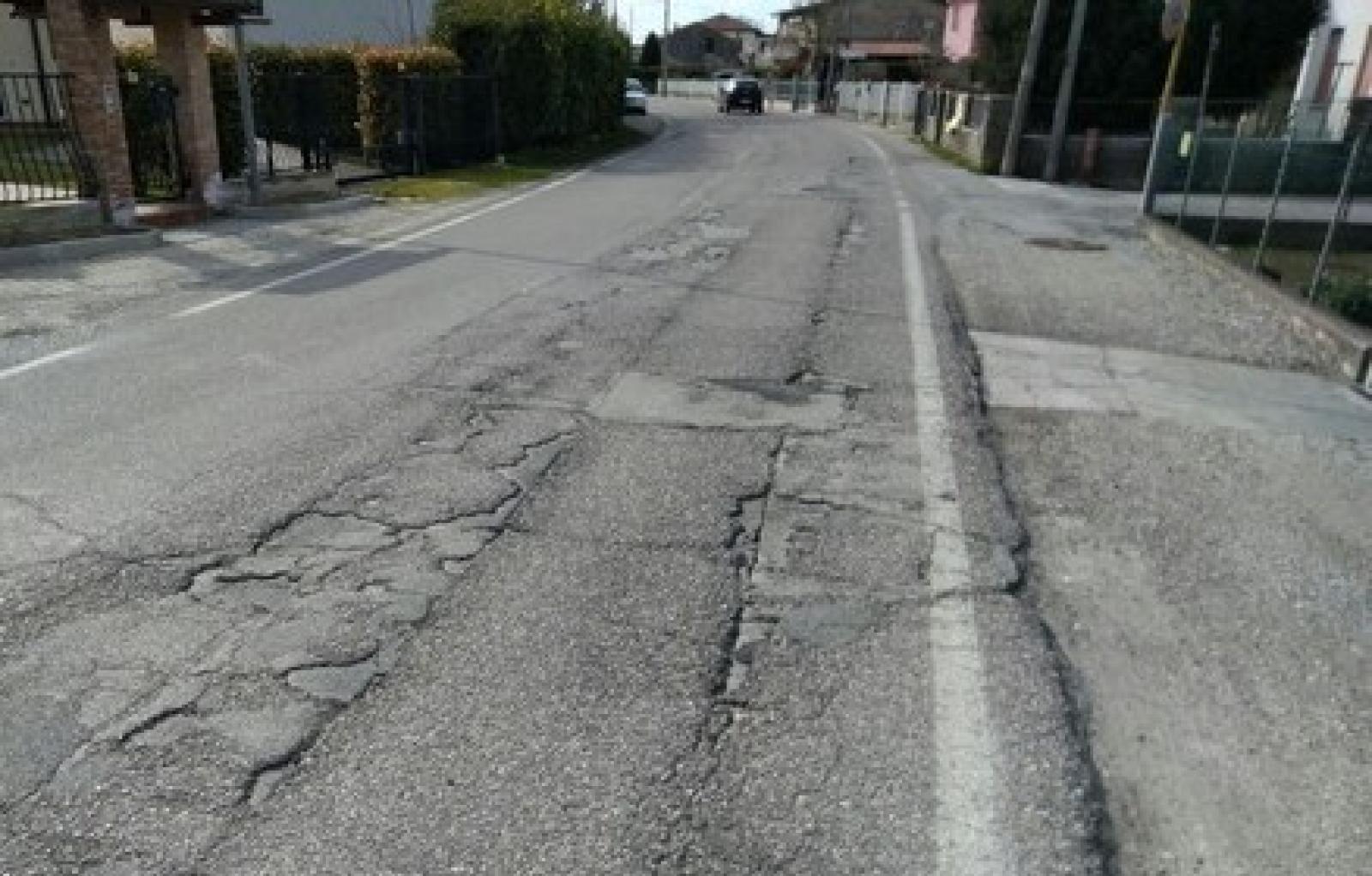 LENDINARA - Via Santa Lucia buche (1).jpeg