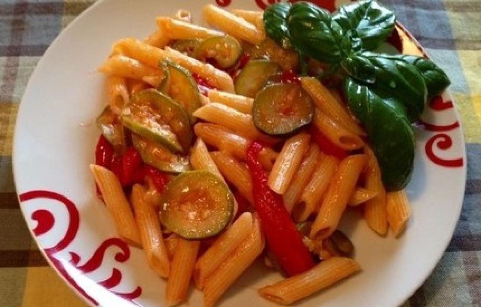 Penne con verdure e scamorza 