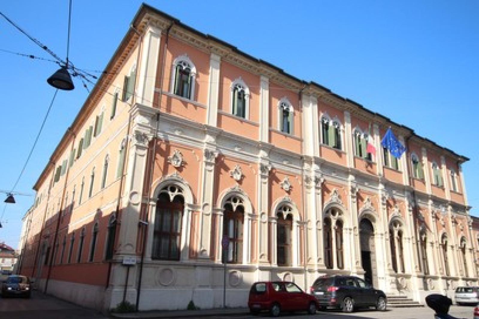 Sosta vietata per lavori al carcere