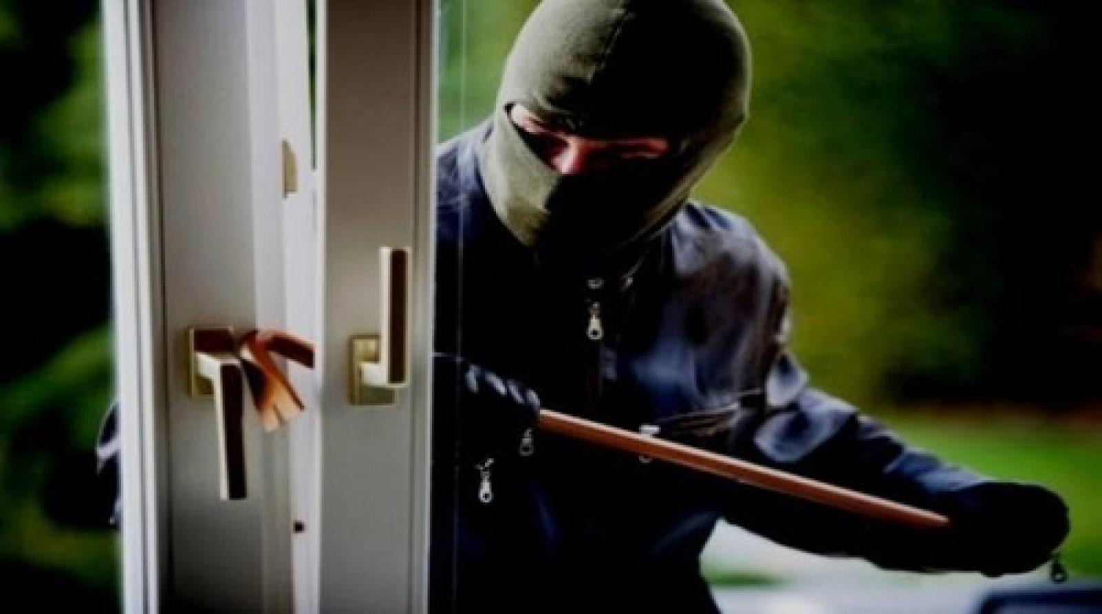 Casa svaligiata dai ladri