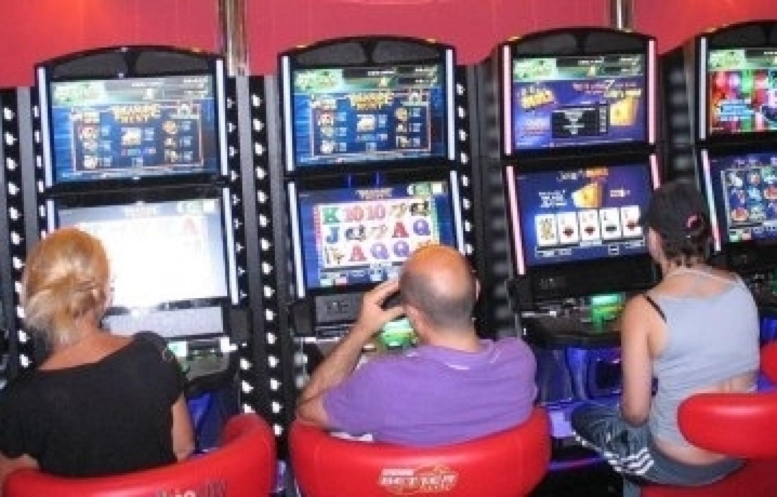 L'ordinanza anti slot resta in vigore