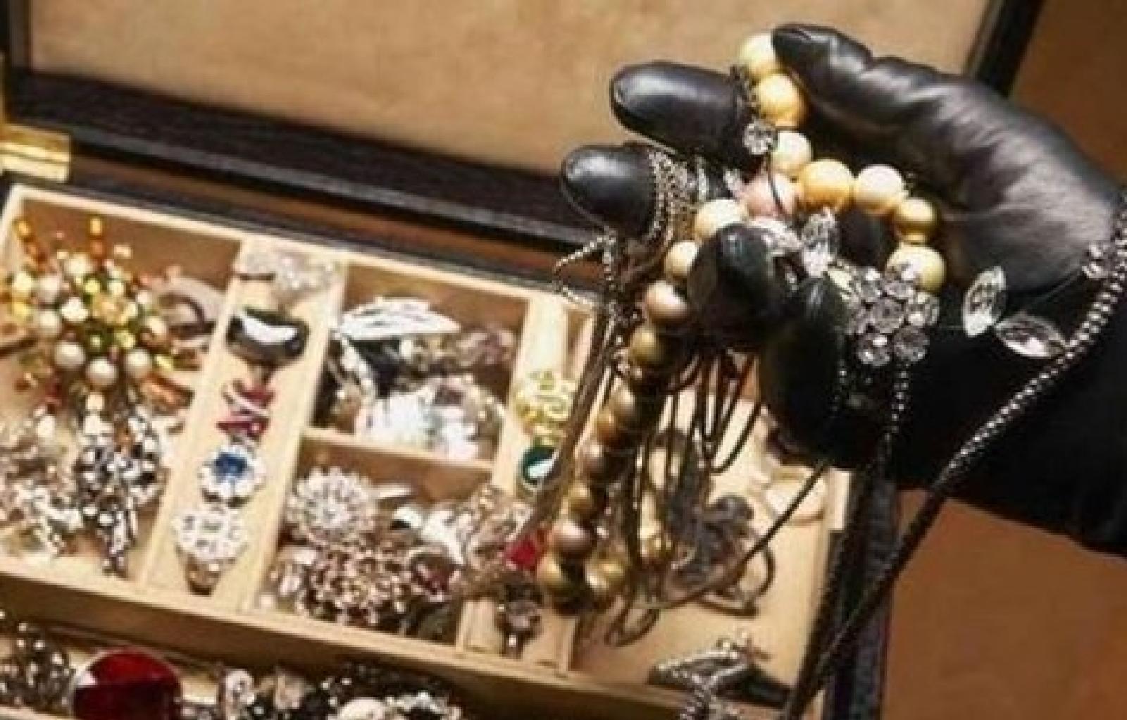Furti casa gioielli.jpg