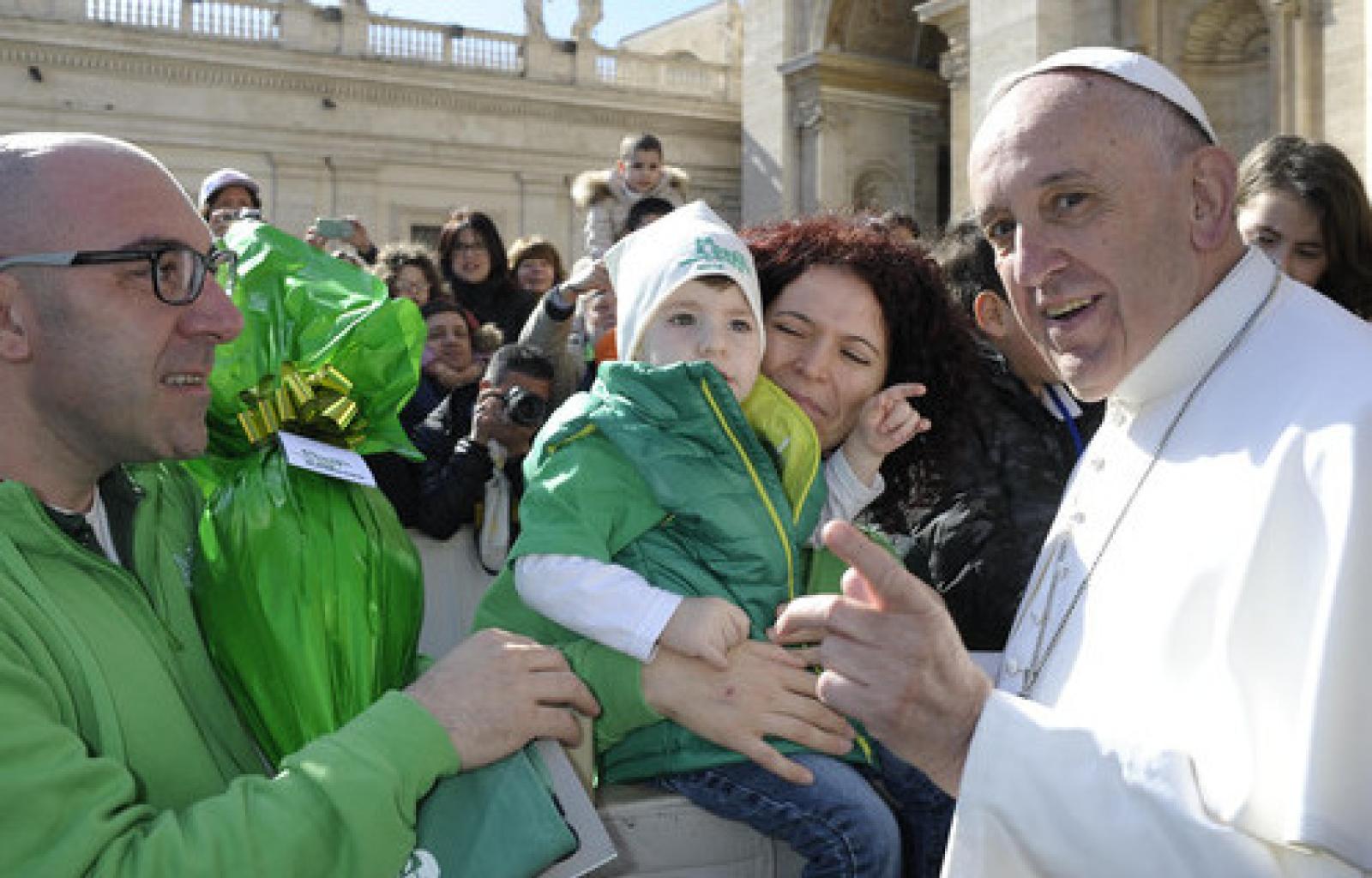 uova di pasqua a papa francesco.jpg