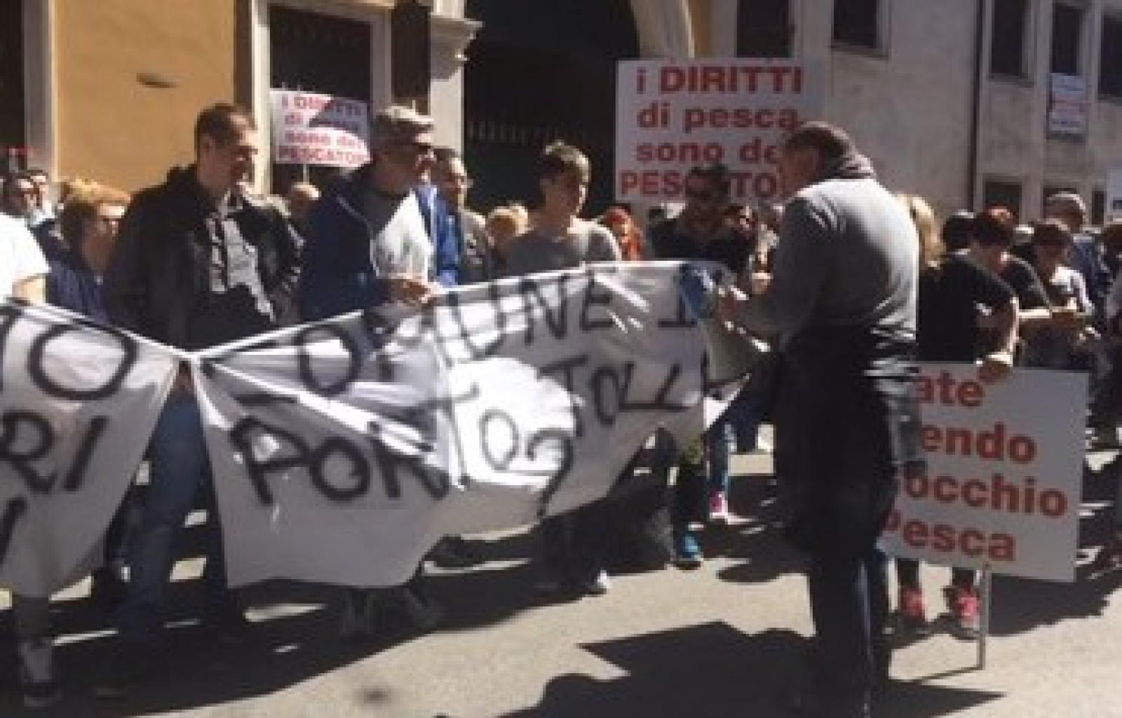 Manifestazione pescatori Rovigo1.jpg