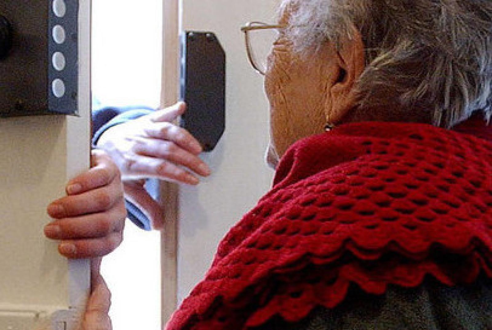 Finto carabiniere chiede documenti e soldi: attenzione alla truffa