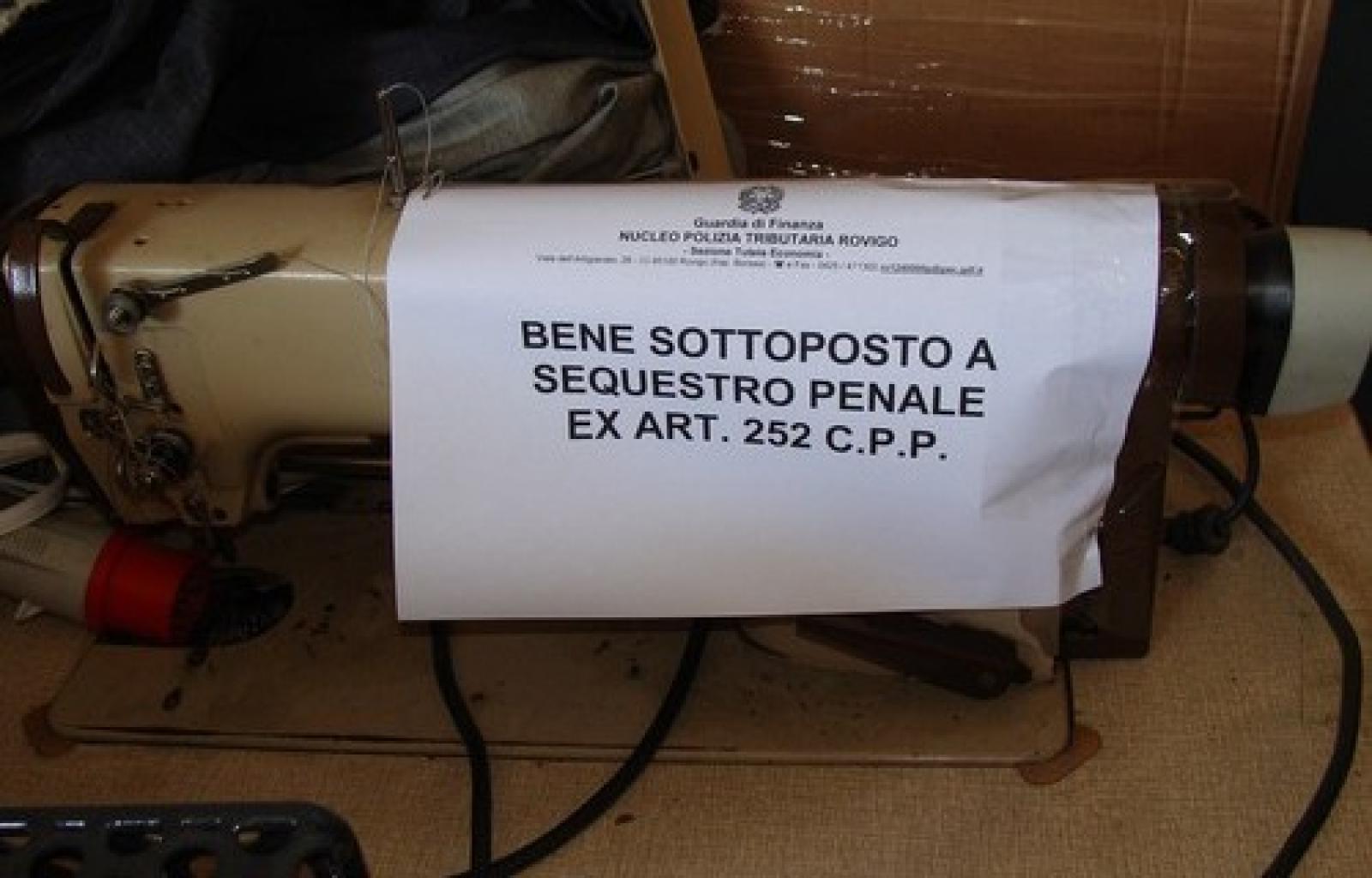 macchina da cucire sequestrata finanza.jpg