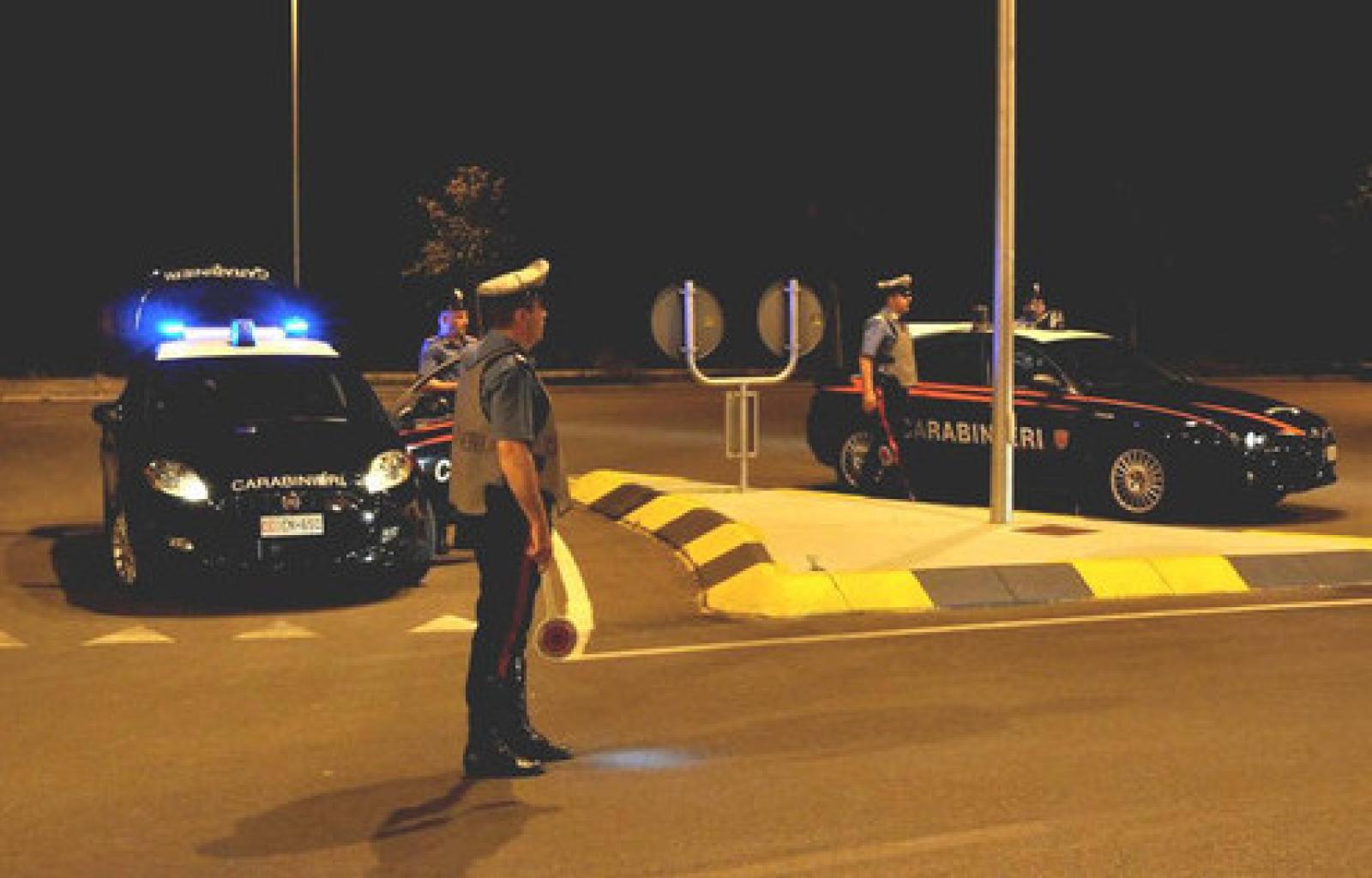 Ubriaca e con 5 grammi di "erba" in auto: 