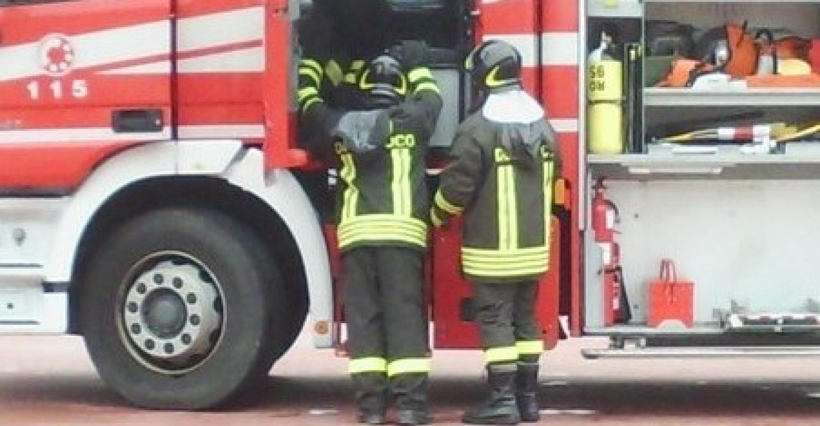 vigili_del_fuoco[1].JPG