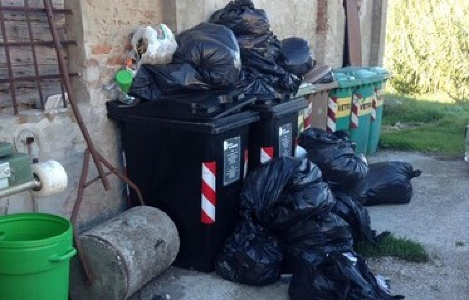 rifiuti raccolti adria.jpg