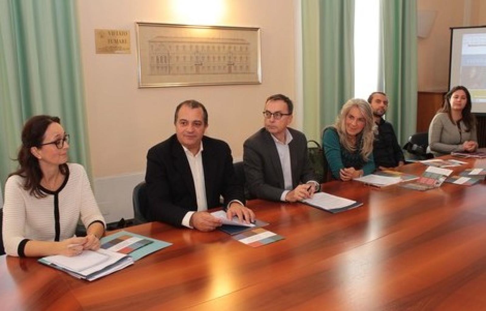 Viaggiando tra Arte & Cultura C Commercio 3.jpg