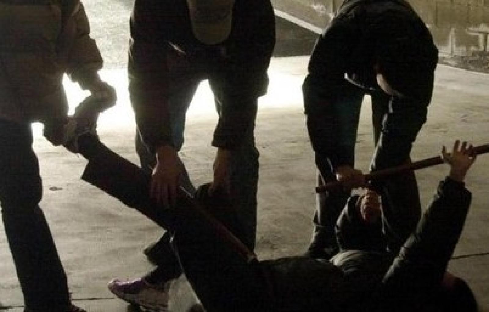 28enne arrestato per aggressione e danneggiamento in un bar