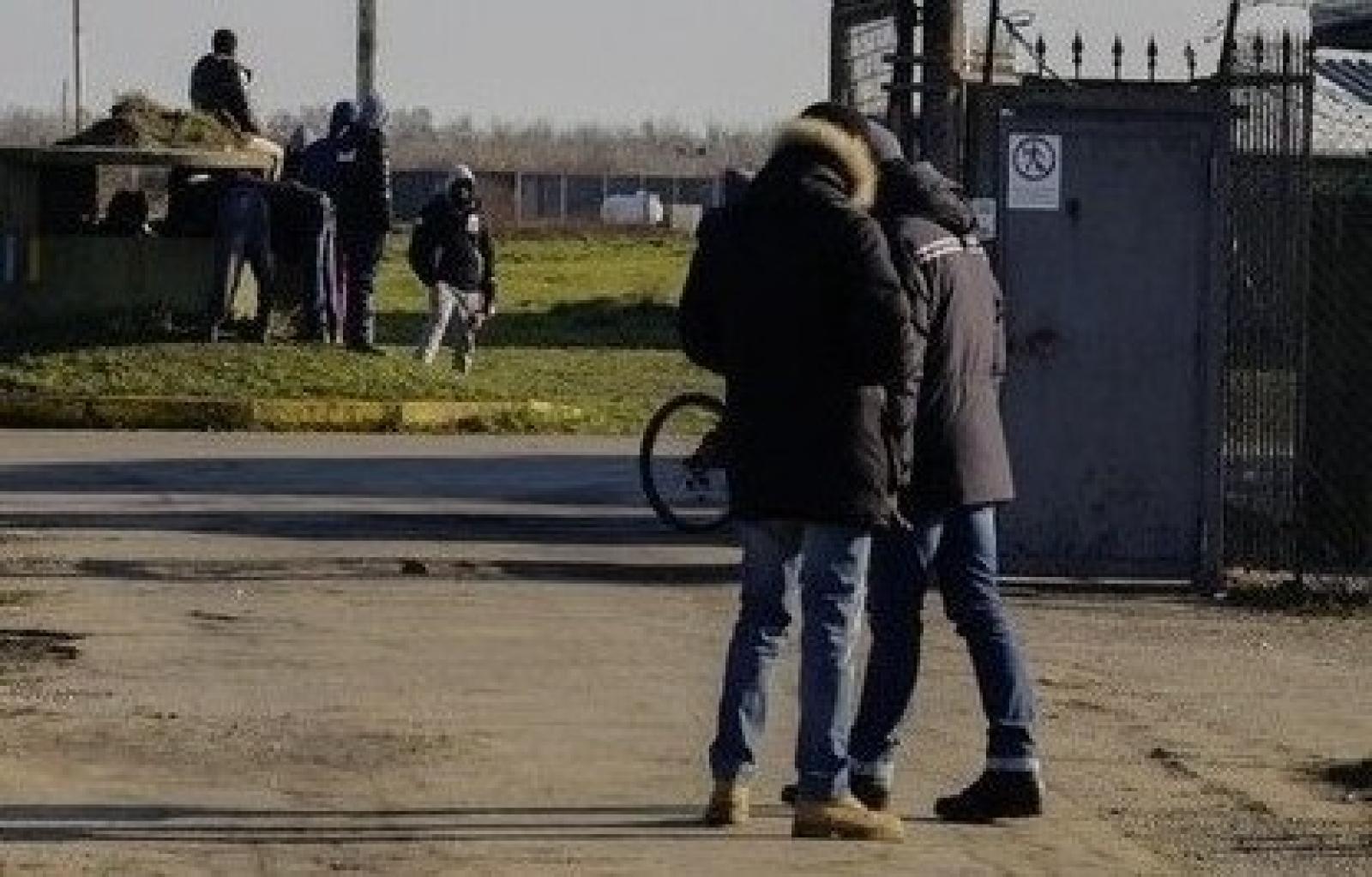 Conetta Cona rivolta centro accoglienza ex base (1