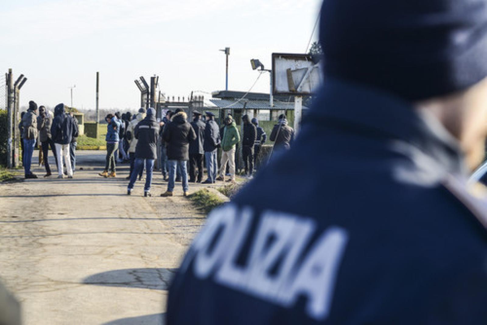Cona, trasferiti altri profughi: la base sar&agrave; davvero chiusa entro Natale!