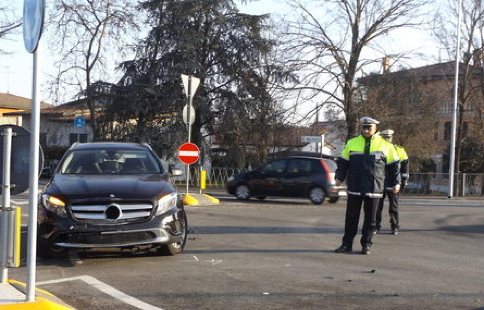 INCIDENTE Il comandante Moretto osserva la situazi