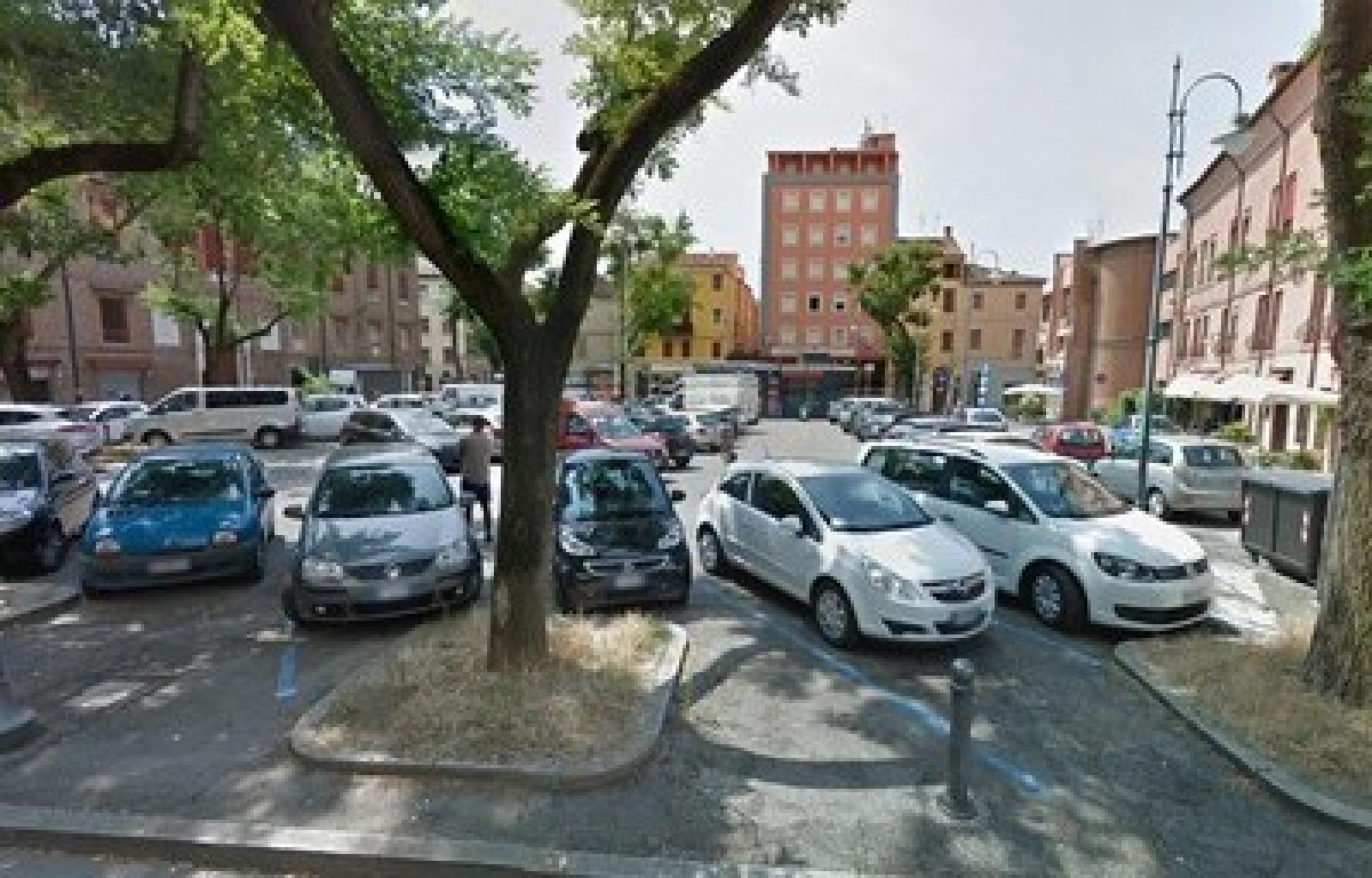 Piazza Sacrati a Ferrara.jpg