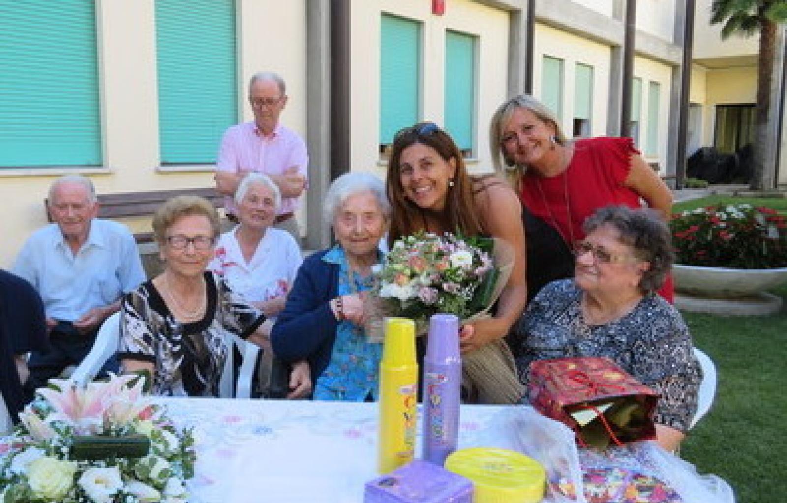 BERTUZZI Omaggio floreale della presidente Passado